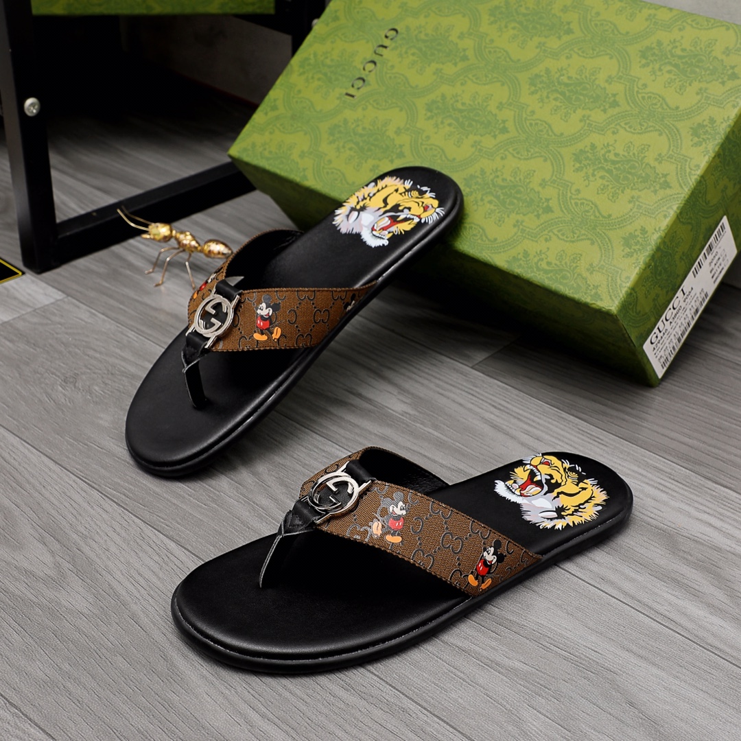 Gucci Rubber GG Men's Flip Flops - DesignerGu