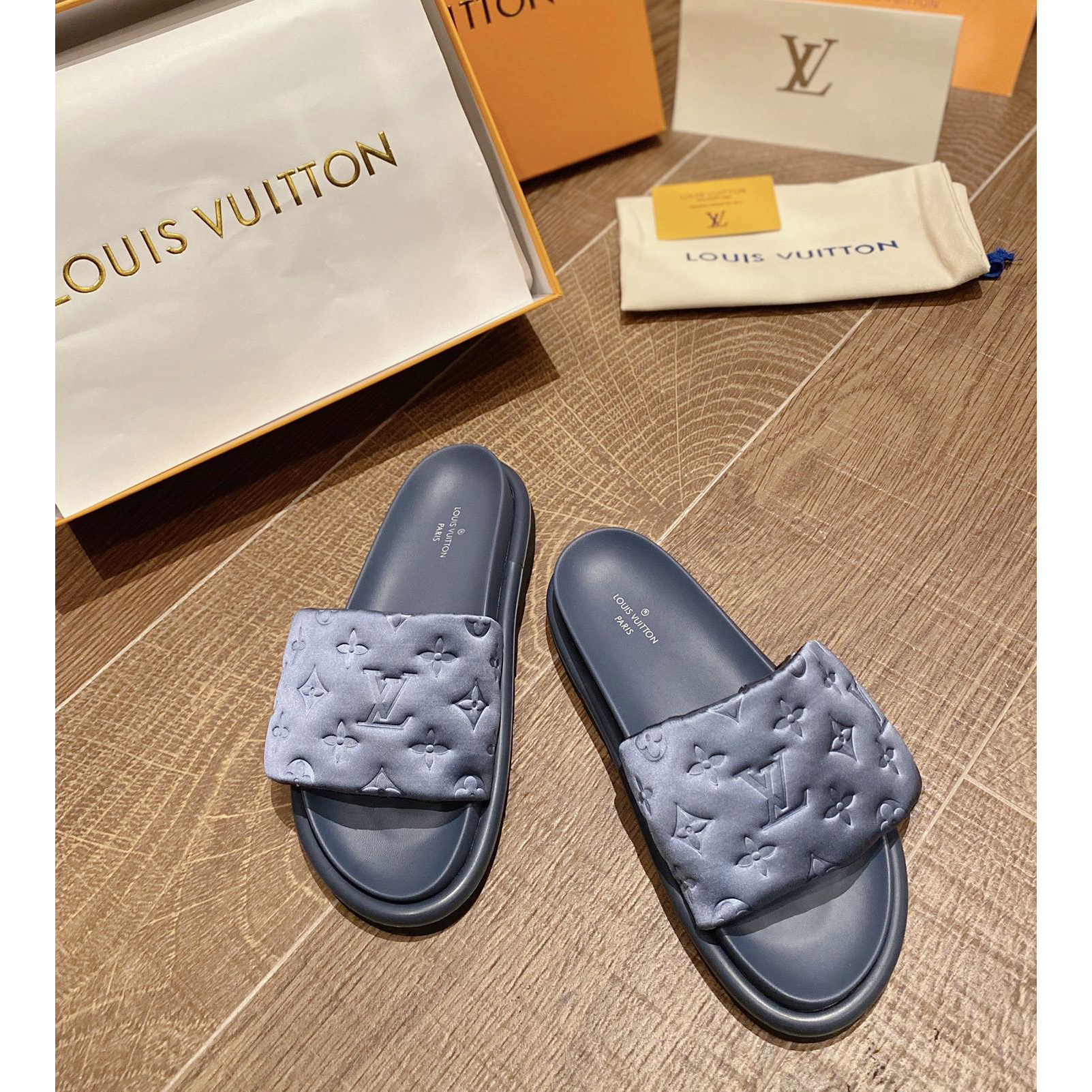 Louis Vuitton Pool Pillow Comfort Mules - DesignerGu