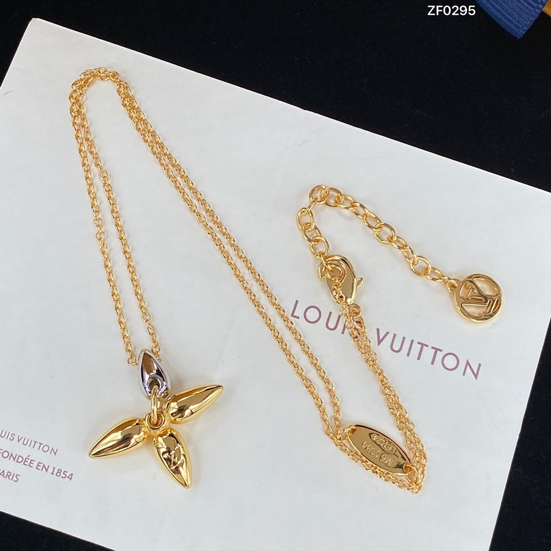 Louis Vuitton Necklace - DesignerGu