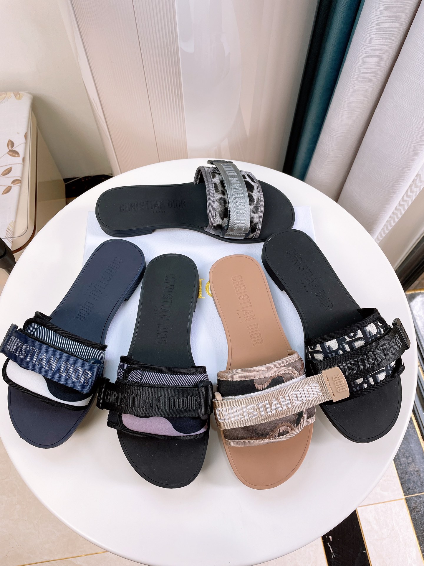 Dior Women Slides - DesignerGu