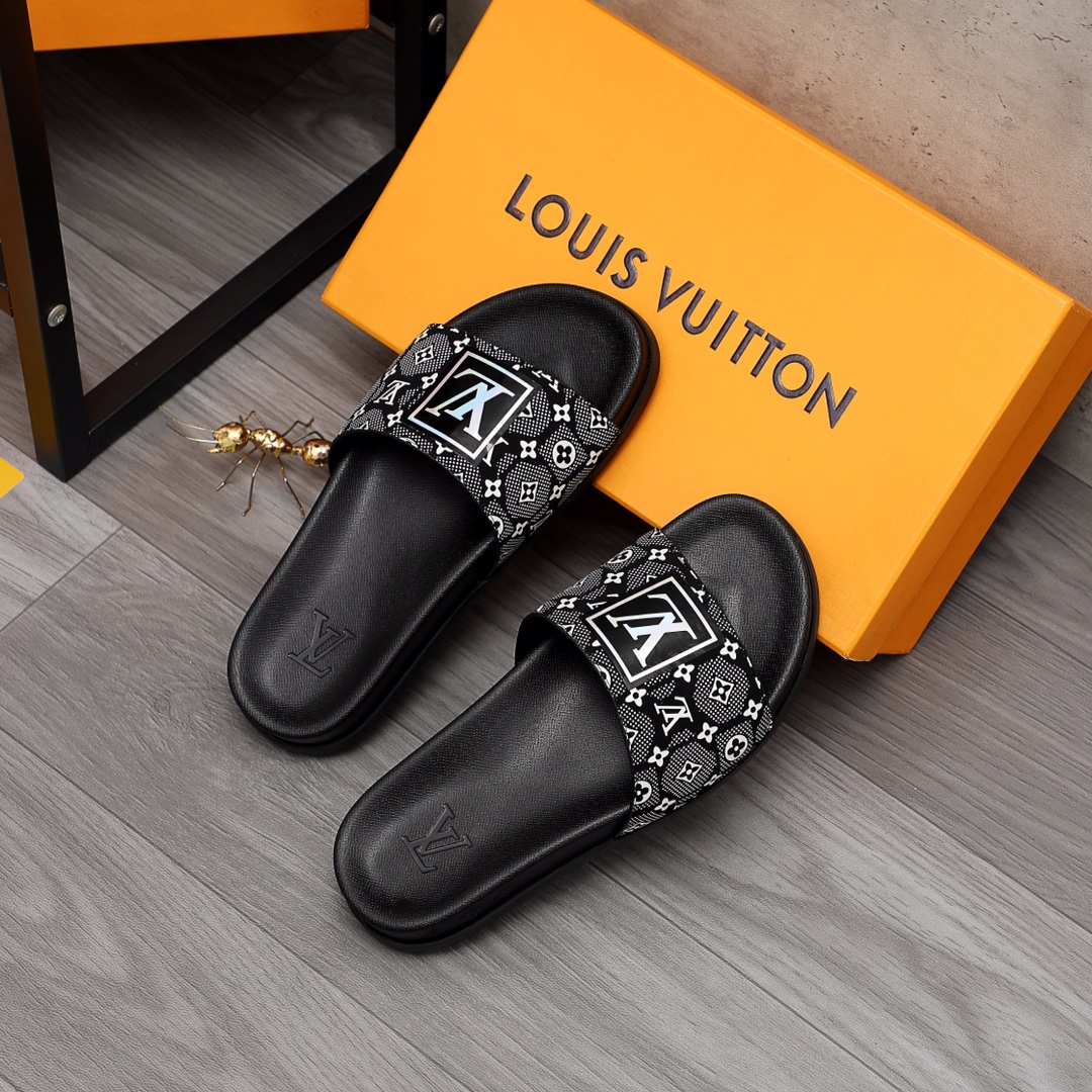 Louis Vuitton Monogram Slippers - DesignerGu