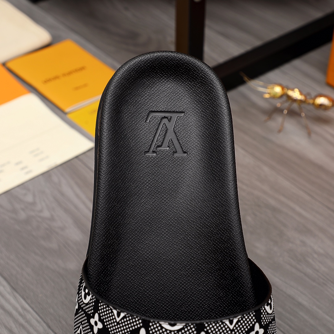 Louis Vuitton Monogram Slippers - DesignerGu