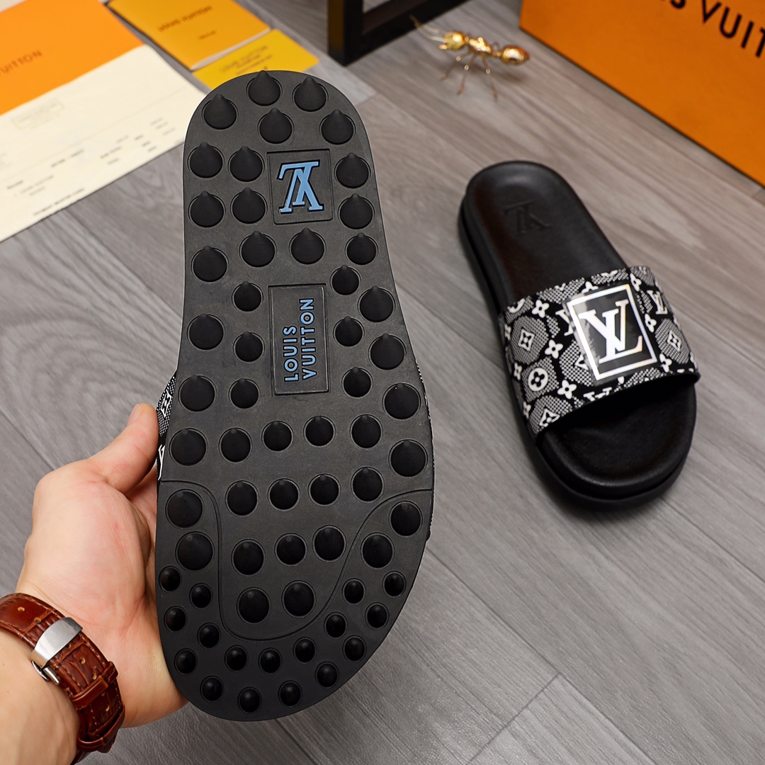 Louis Vuitton Monogram Slippers - DesignerGu