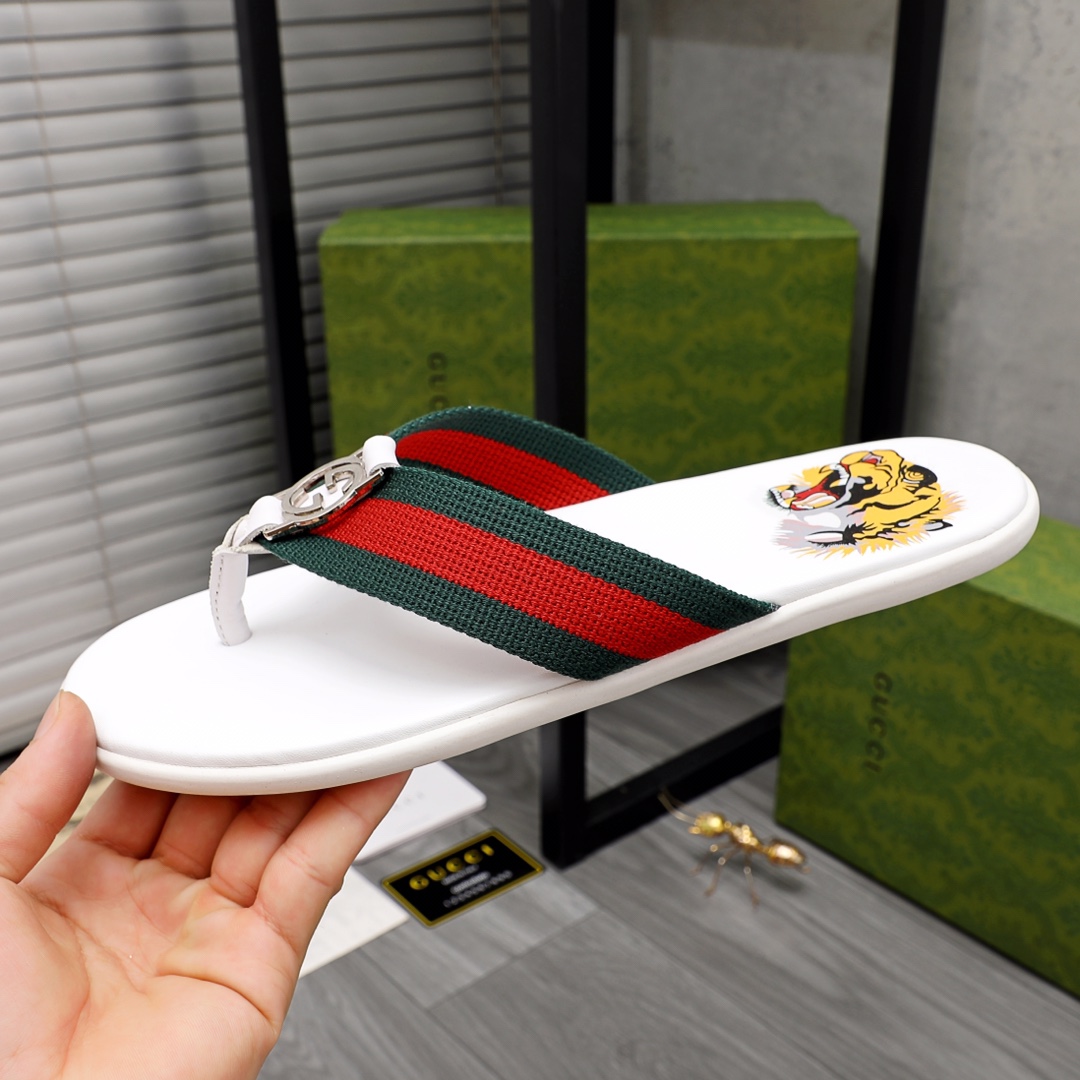 Gucci Rubber GG Men's Flip Flops - DesignerGu