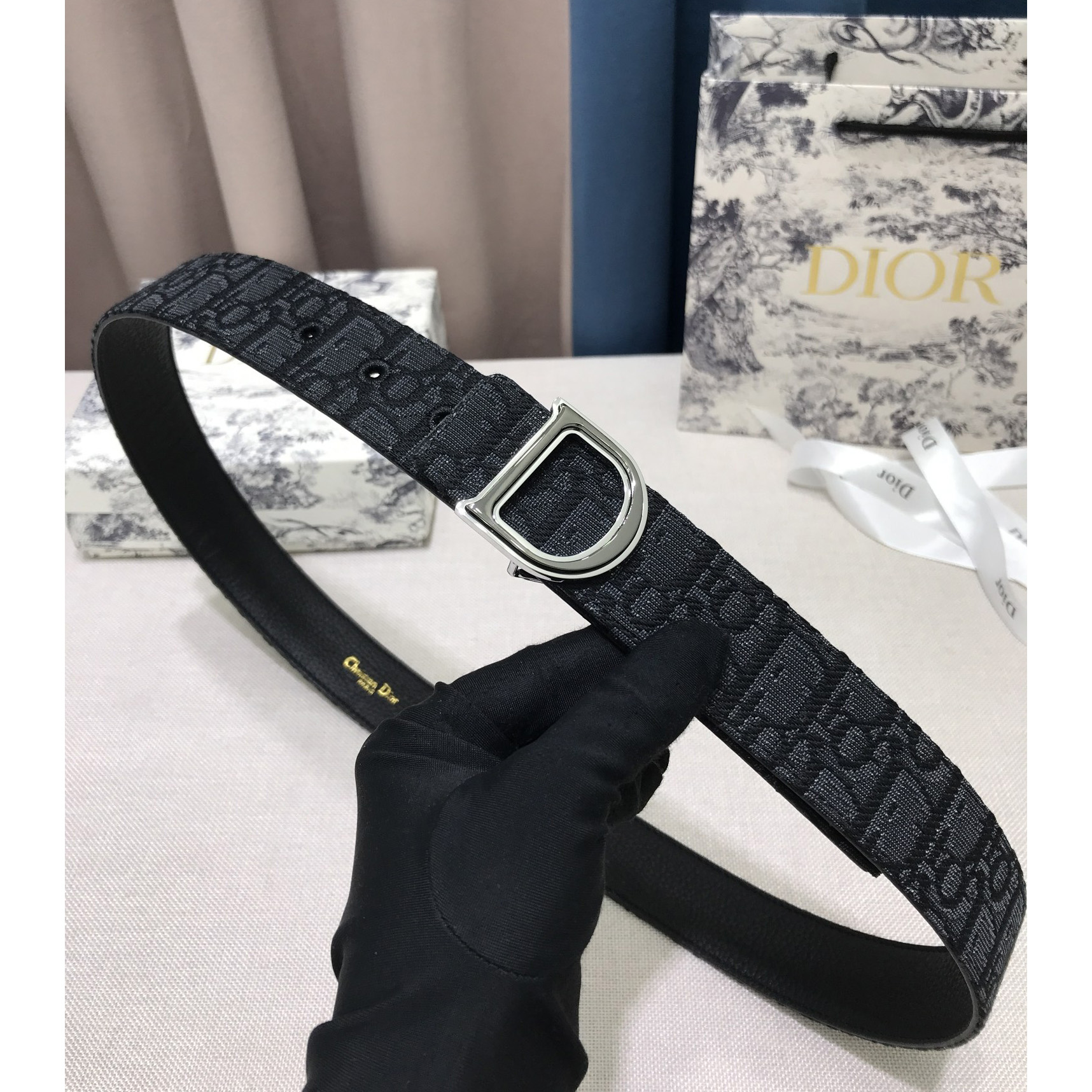 Dior Leather Belt With 'D' Buckle - DesignerGu