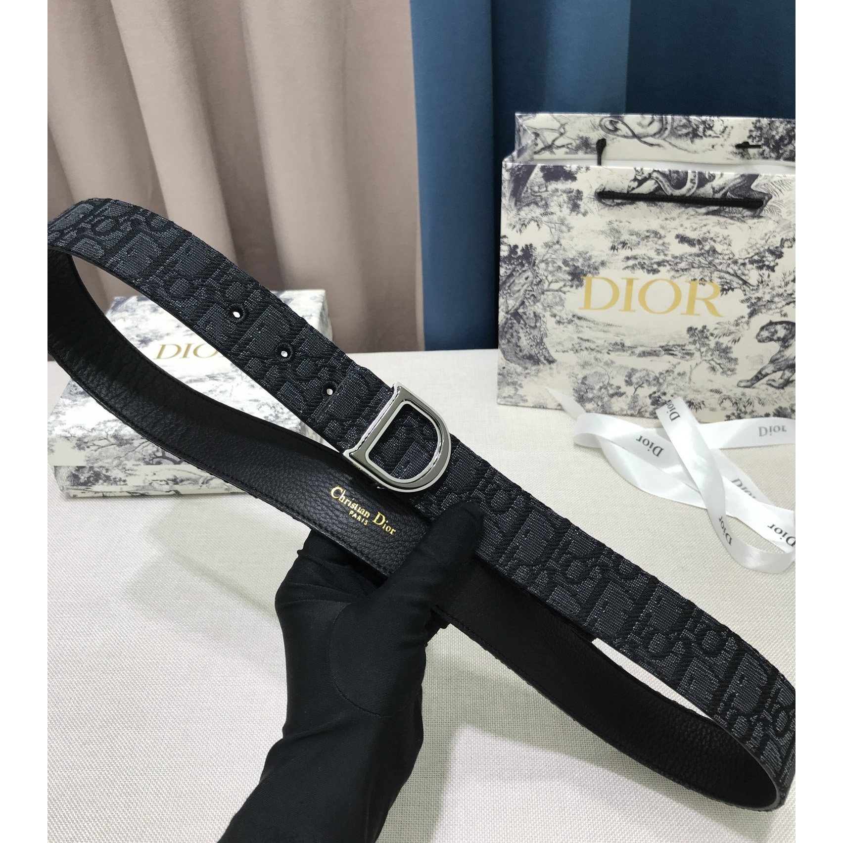 Dior Leather Belt With 'D' Buckle - DesignerGu