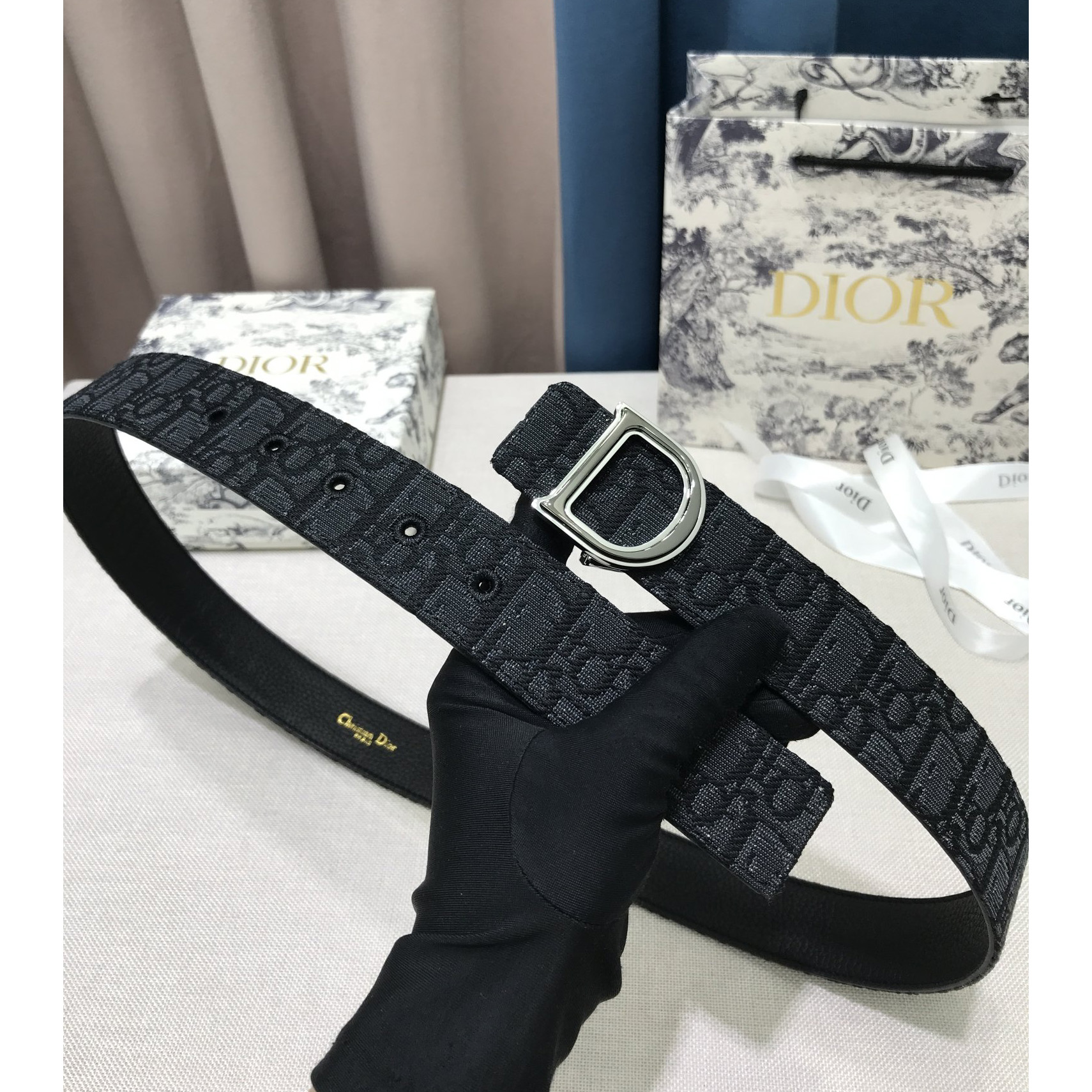 Dior Leather Belt With 'D' Buckle - DesignerGu