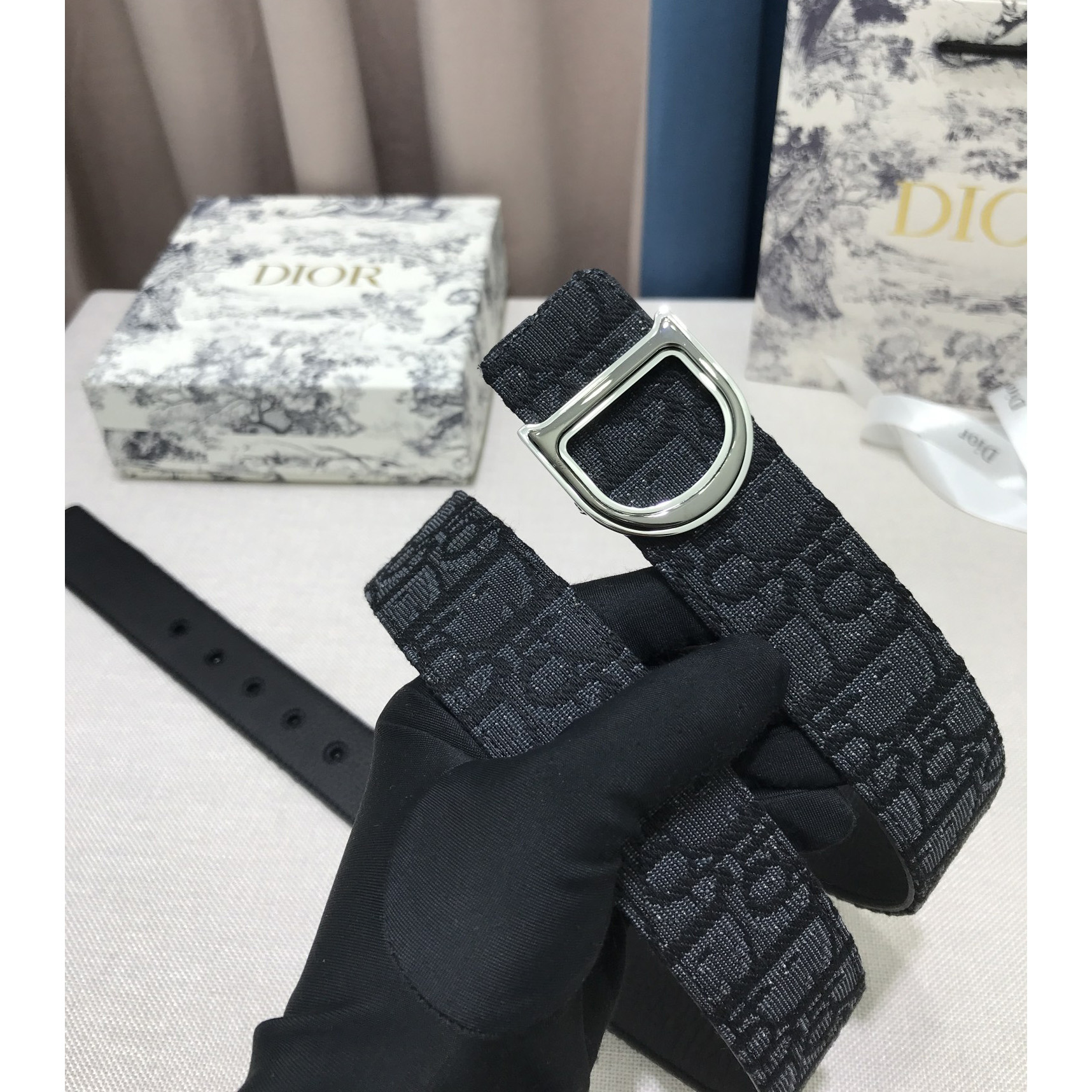 Dior Leather Belt With 'D' Buckle - DesignerGu