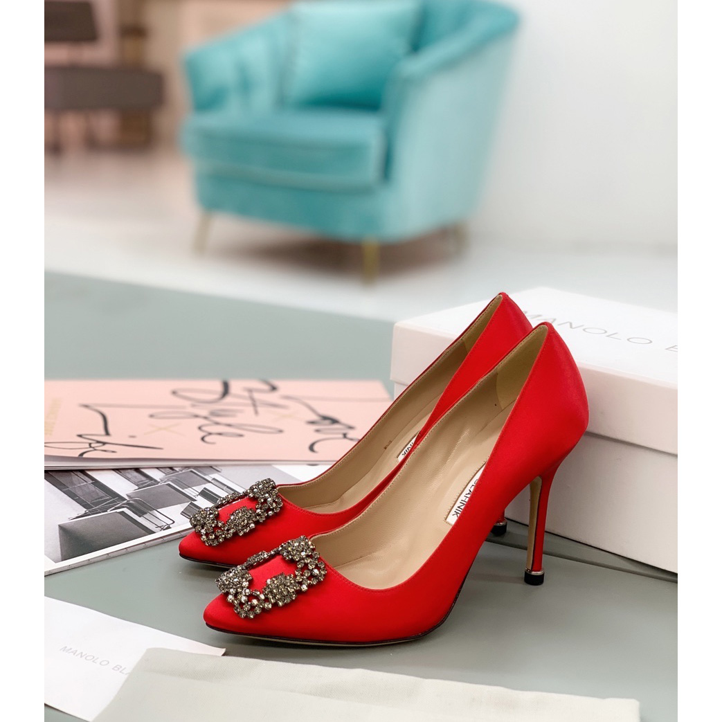 Manolo Blahnik Red Hangisi Pumps With Buckle - DesignerGu