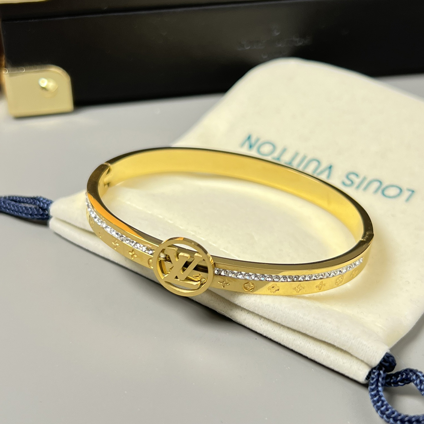 Louis Vuitton Bracelet - DesignerGu