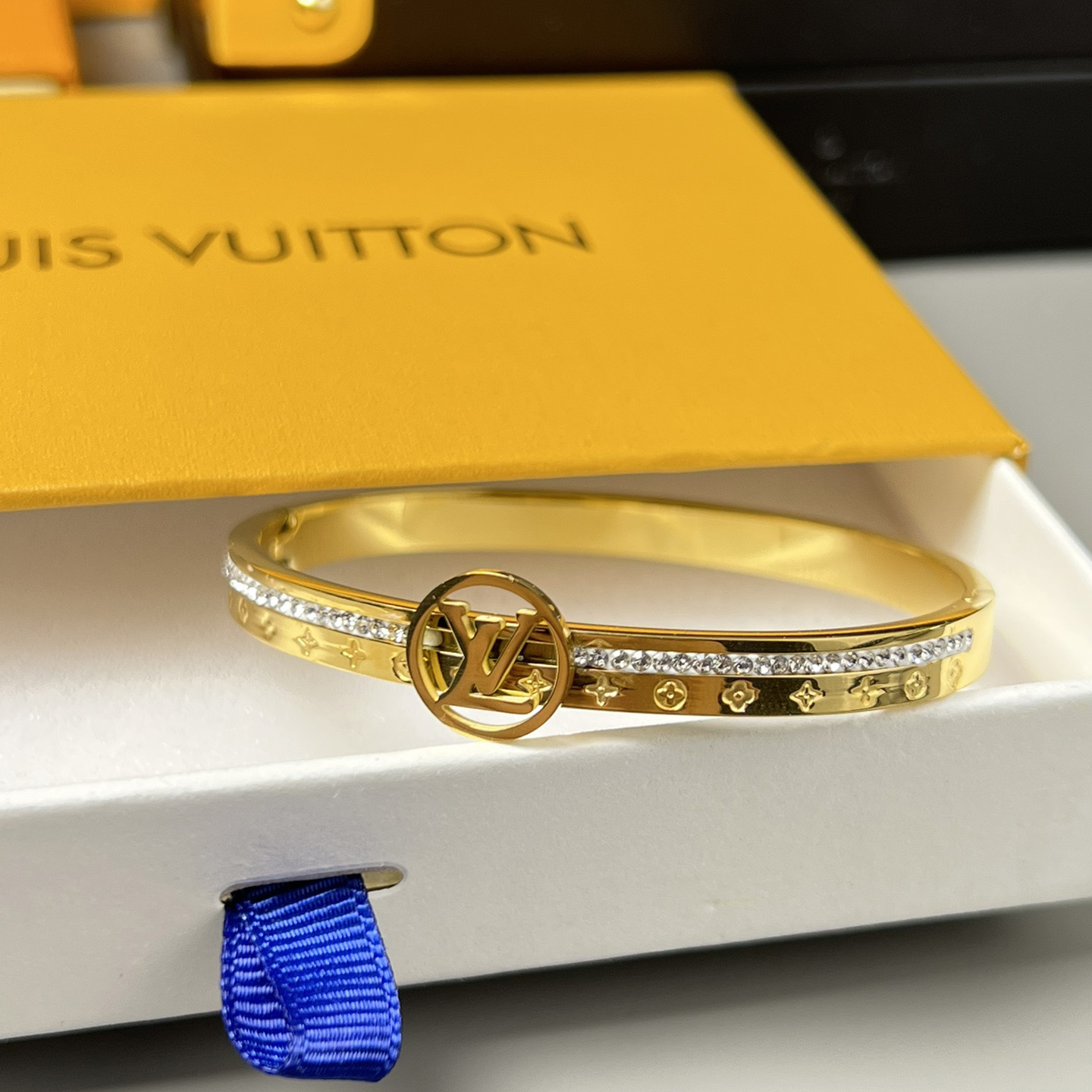 Louis Vuitton Bracelet - DesignerGu