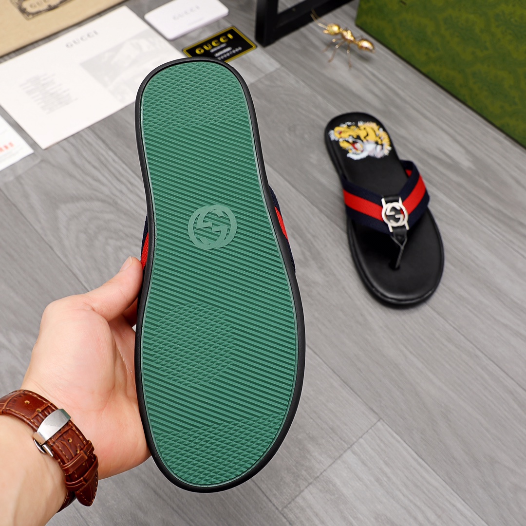 Gucci Rubber GG Men's Flip Flops - DesignerGu