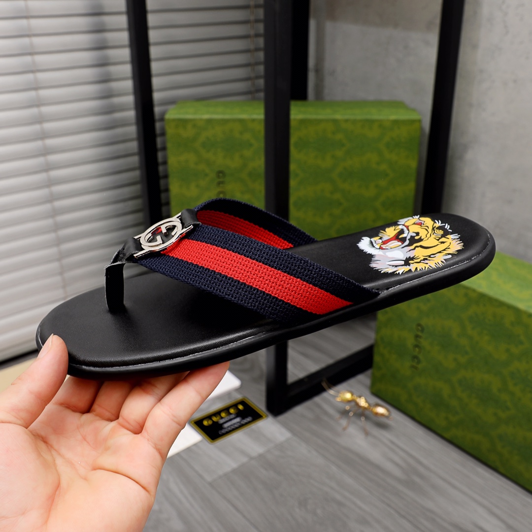 Gucci Rubber GG Men's Flip Flops - DesignerGu