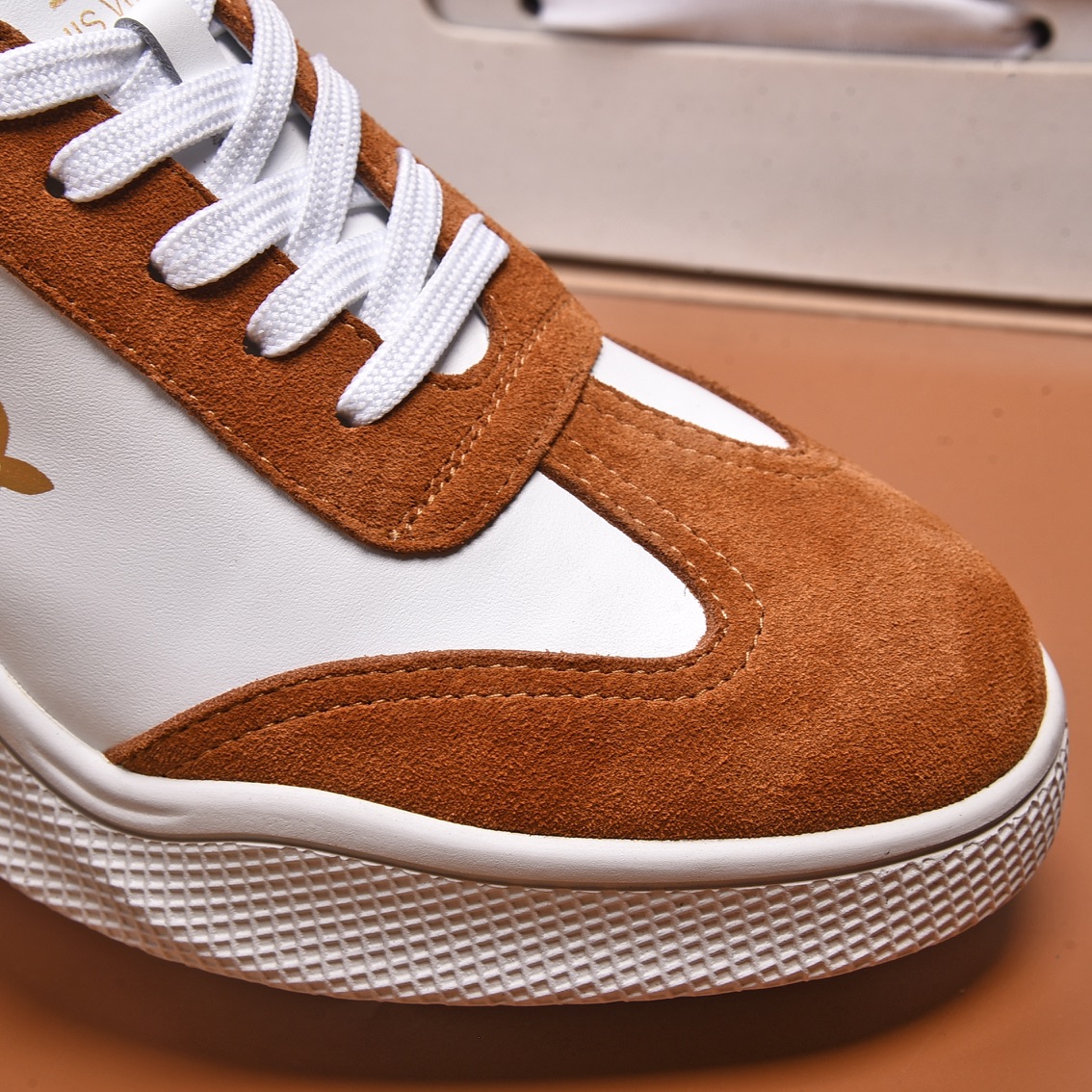 Louis Vuitton Men's Logo Sneaker - DesignerGu