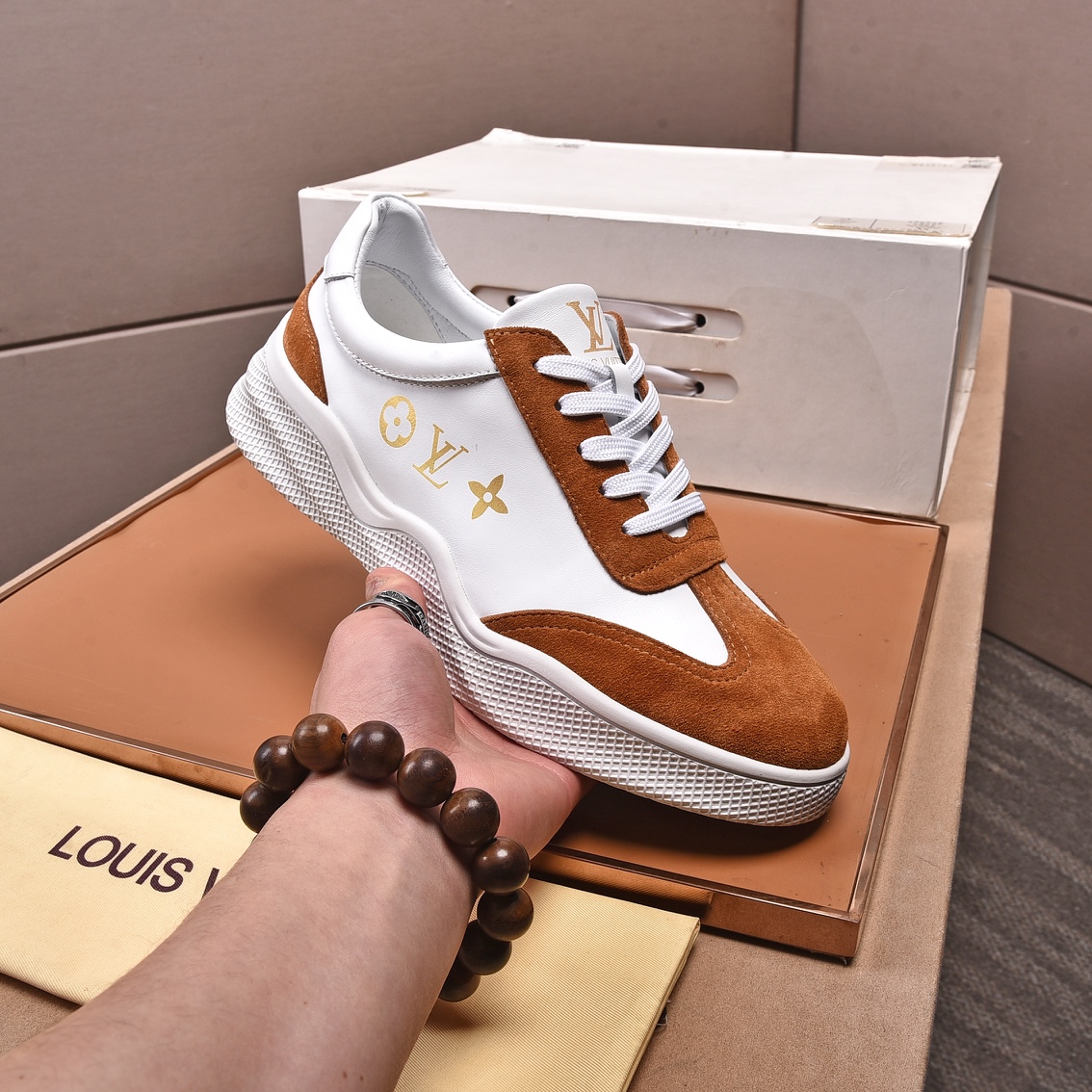 Louis Vuitton Men's Logo Sneaker - DesignerGu