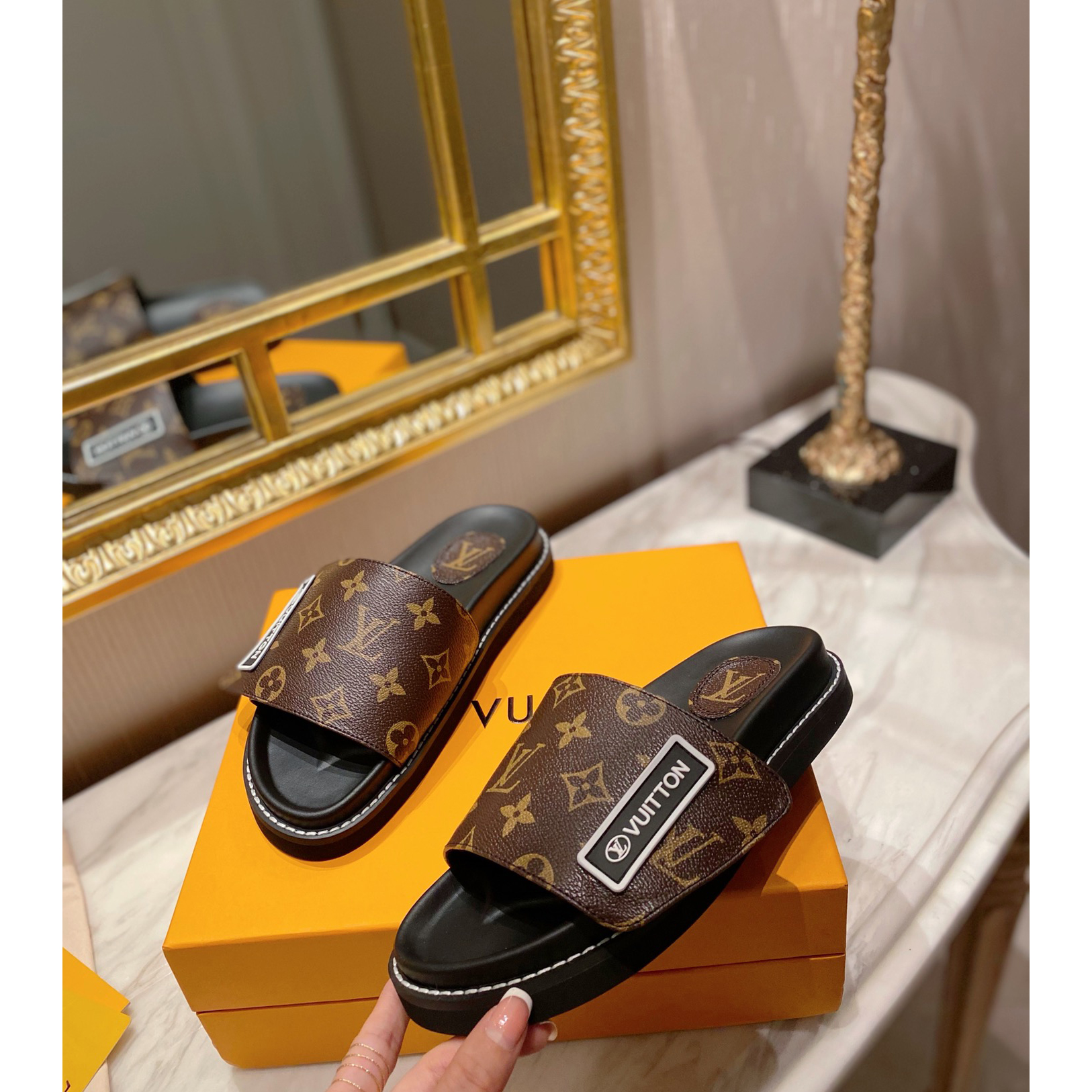 Louis Vuitton Monogram Slipper - DesignerGu