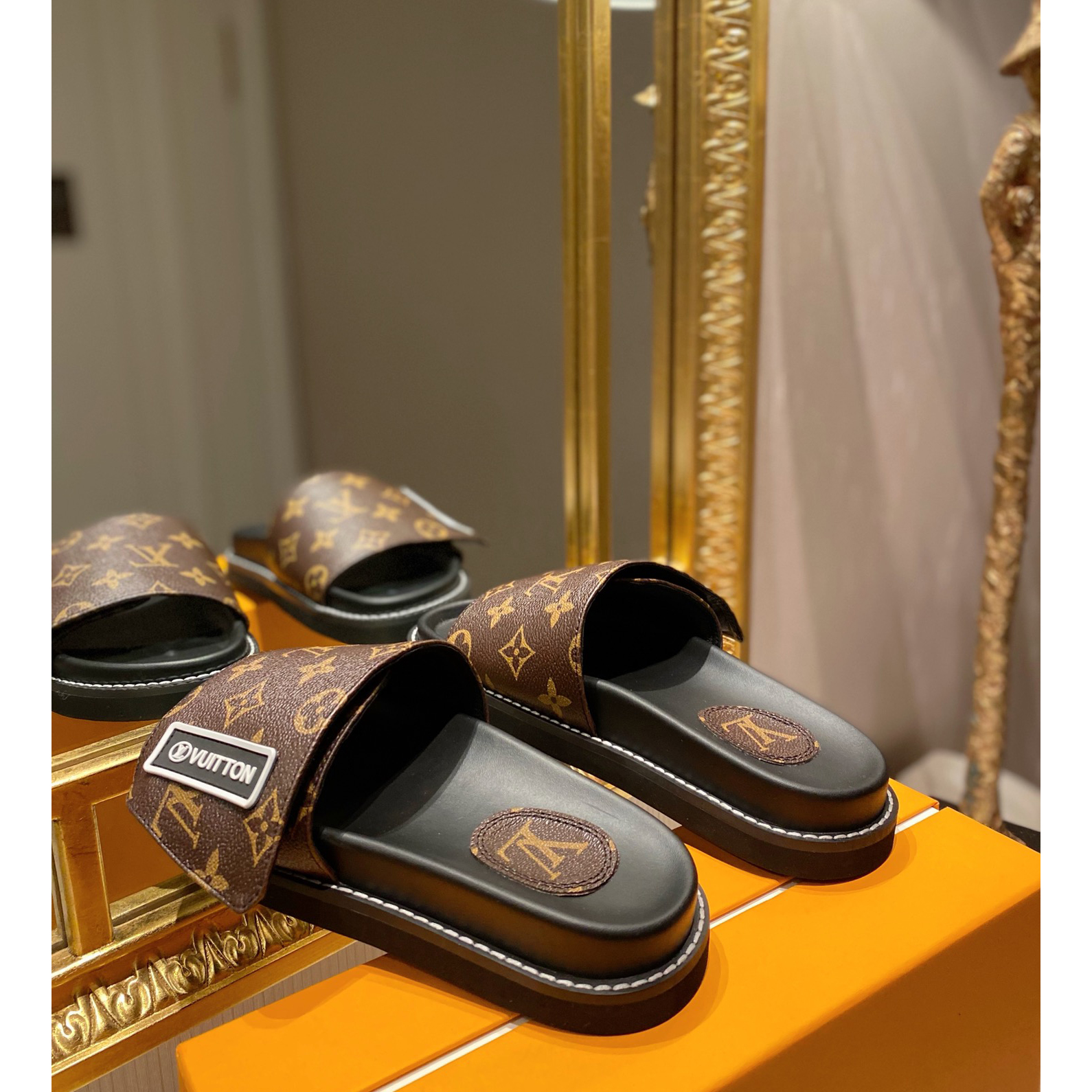 Louis Vuitton Monogram Slipper - DesignerGu