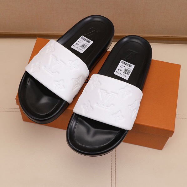 Louis Vuitton Monogram Slippers - DesignerGu