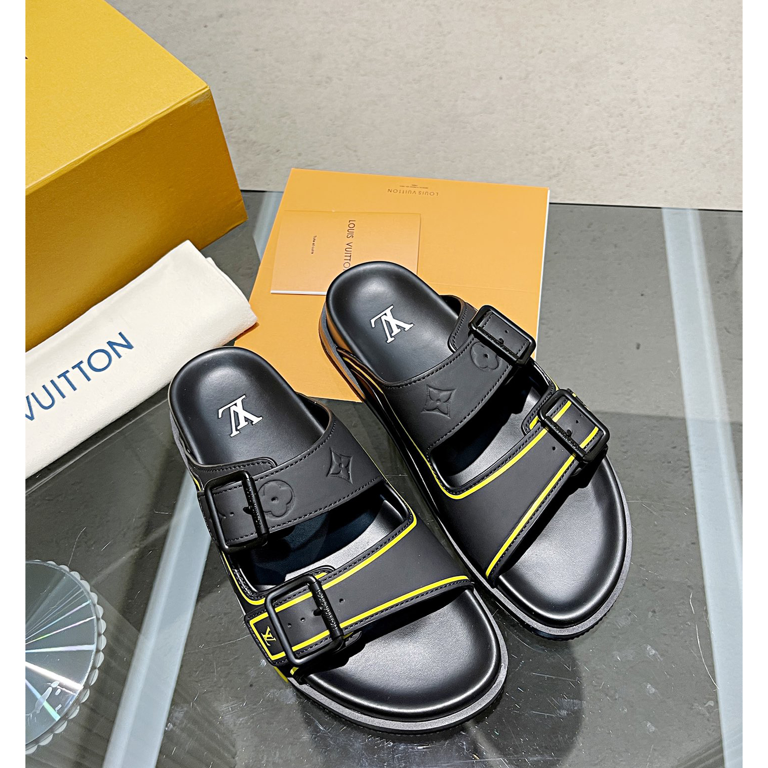 Louis Vuitton Men's Trainer Slippers - DesignerGu