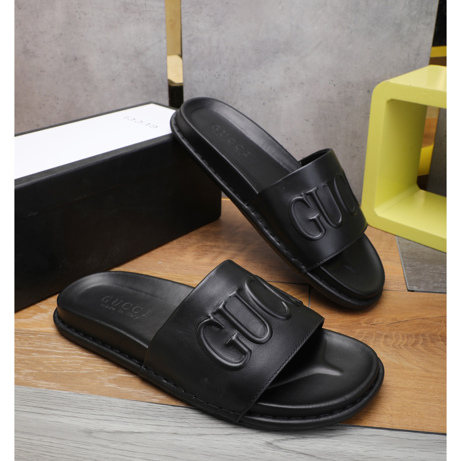 Gucci Logo Rubber Slide Sandal - DesignerGu