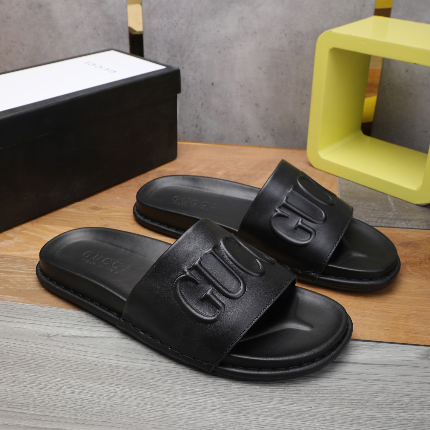 Gucci Logo Rubber Slide Sandal - DesignerGu