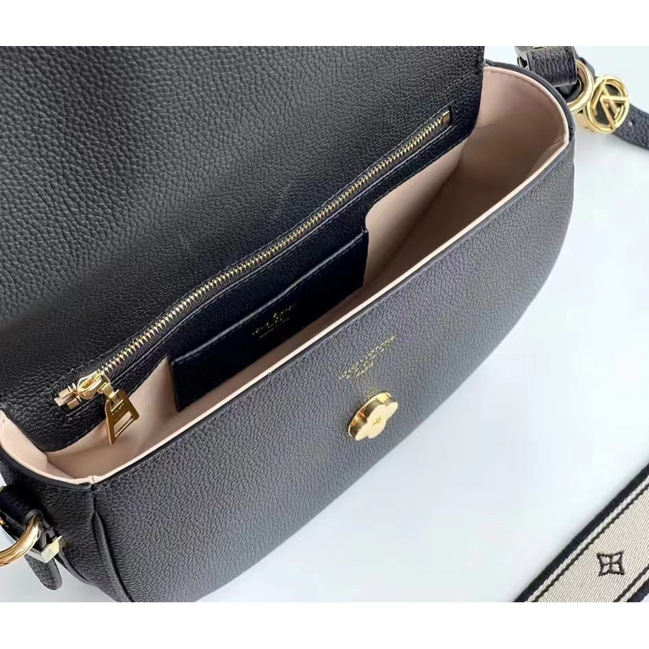 Louis Vuitton  Black Shoulder Bag （25-17.5-8CM） - DesignerGu