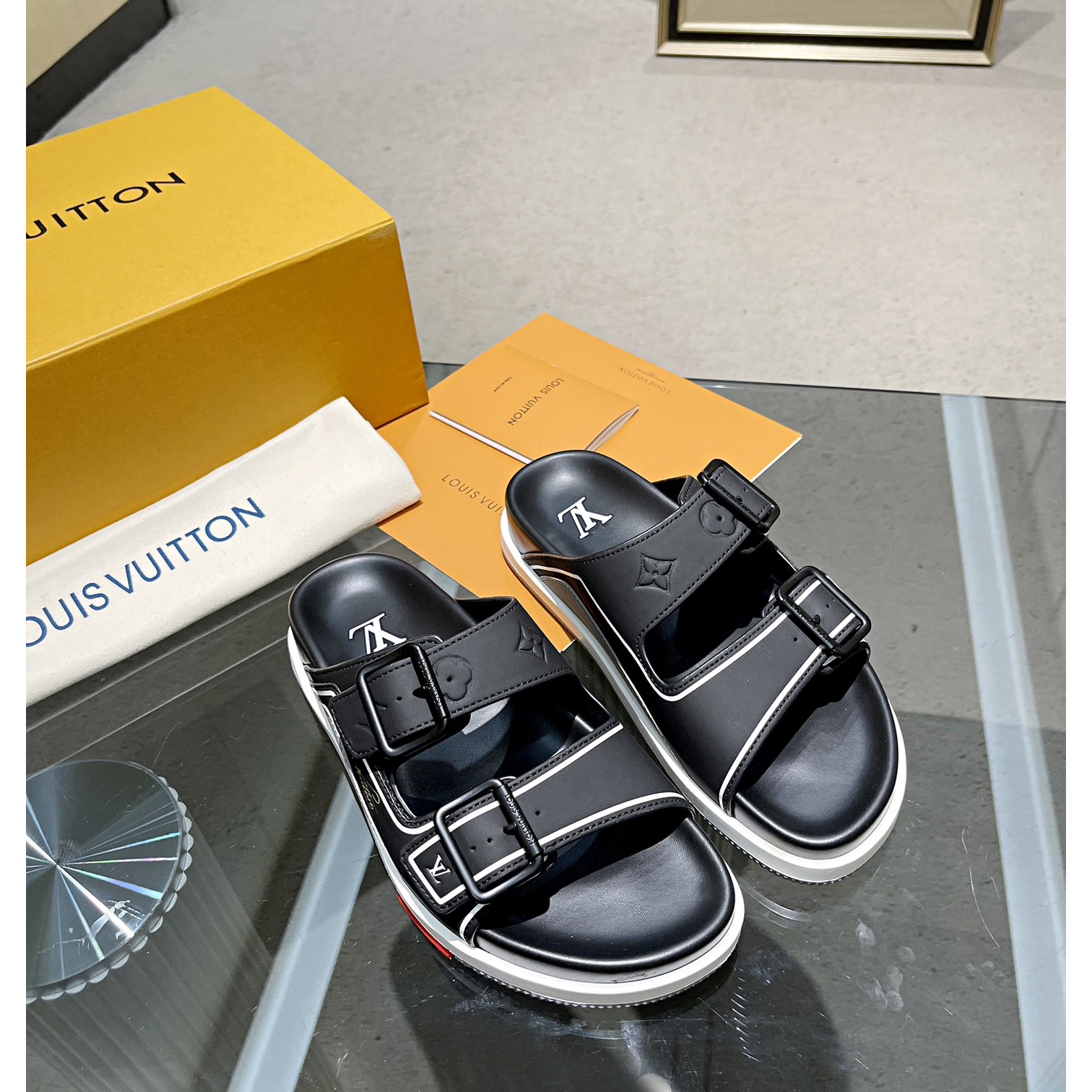 Louis Vuitton Men's Trainer Slippers - DesignerGu