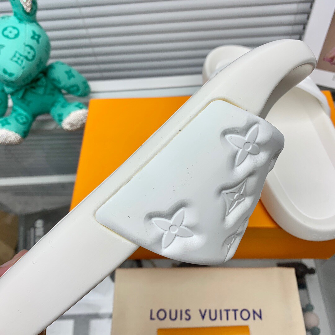 Louis Vuitton Waterfront Mule  1A9FK7 - DesignerGu