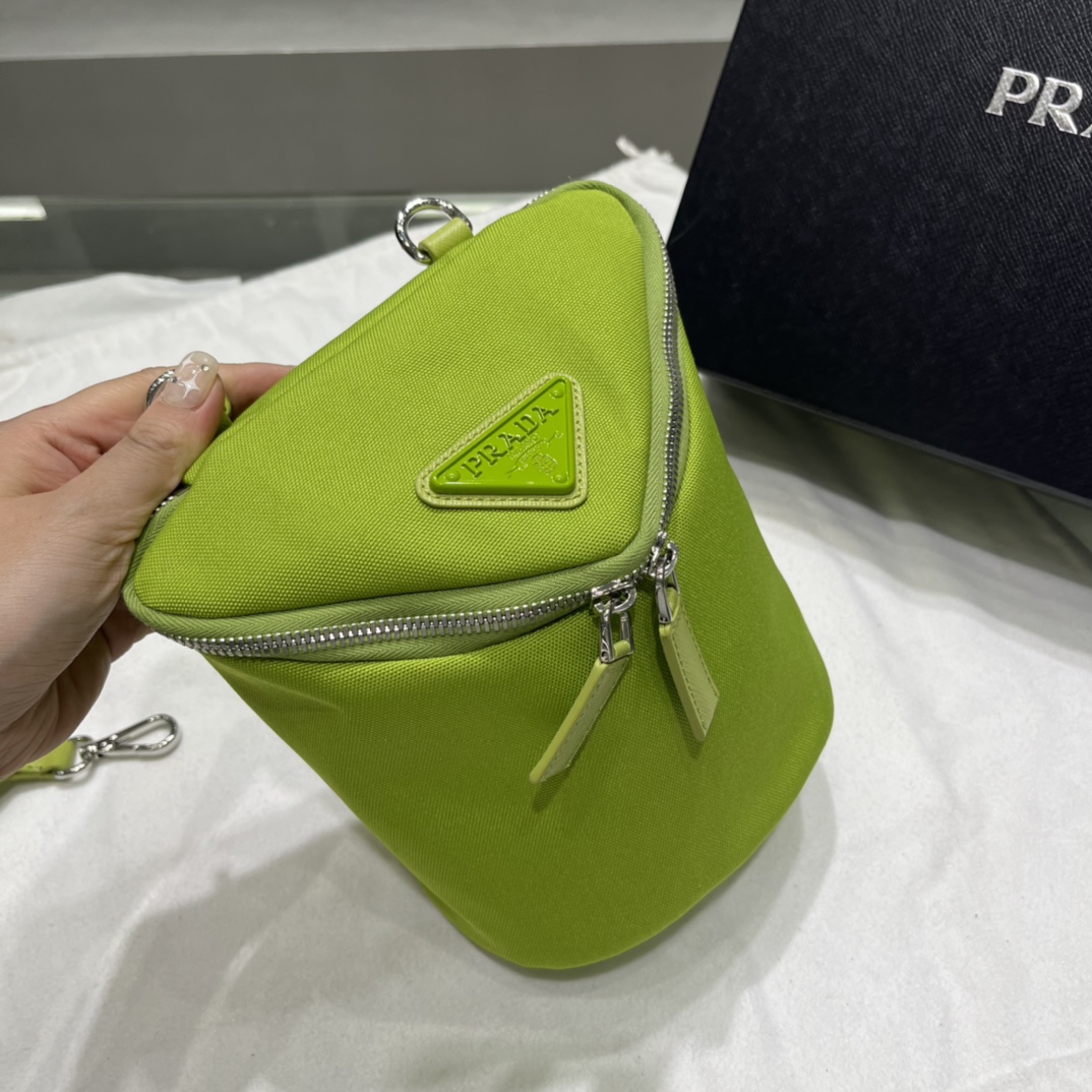 Prada Canvas Shoulder Bag(21-15-15cm)   2VH147 - DesignerGu