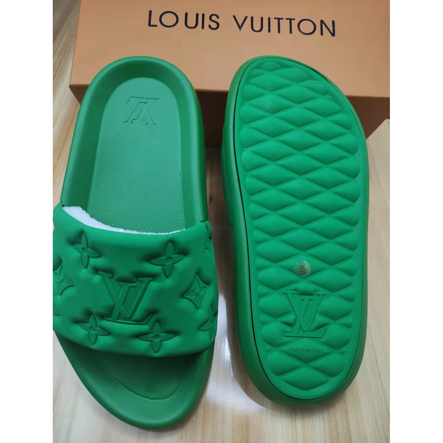 Louis Vuitton Waterfront Mule  1AA5OH - DesignerGu