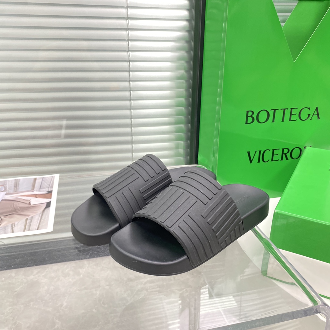 Bottega Veneta Rubber slides - DesignerGu