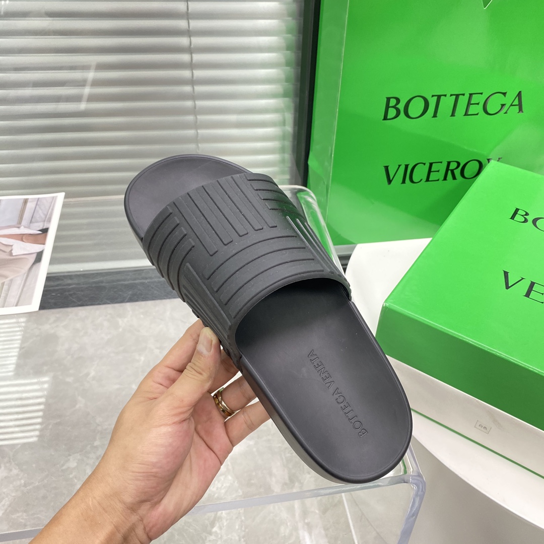 Bottega Veneta Rubber slides - DesignerGu