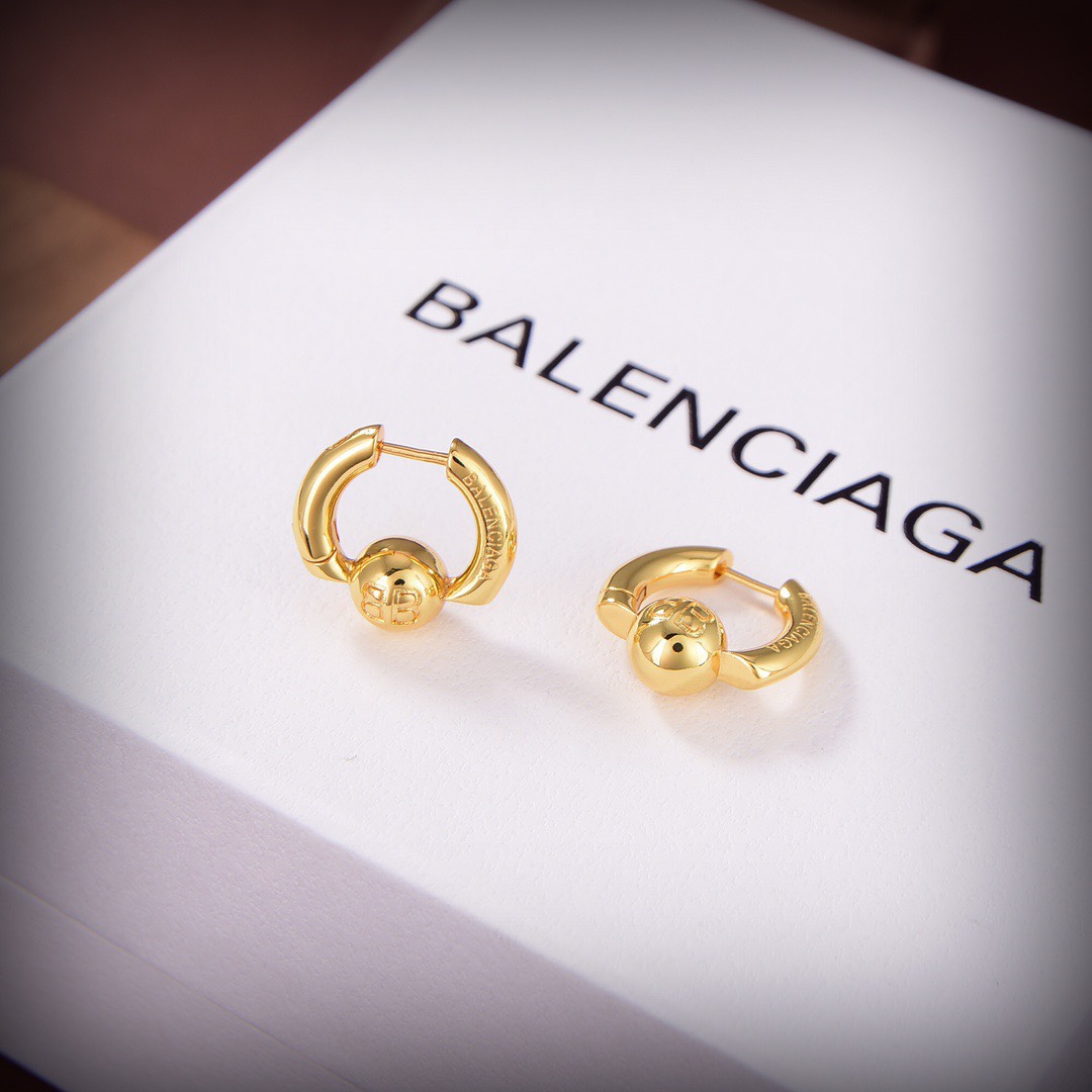 Balenciaga Cut Ear Cuff - DesignerGu