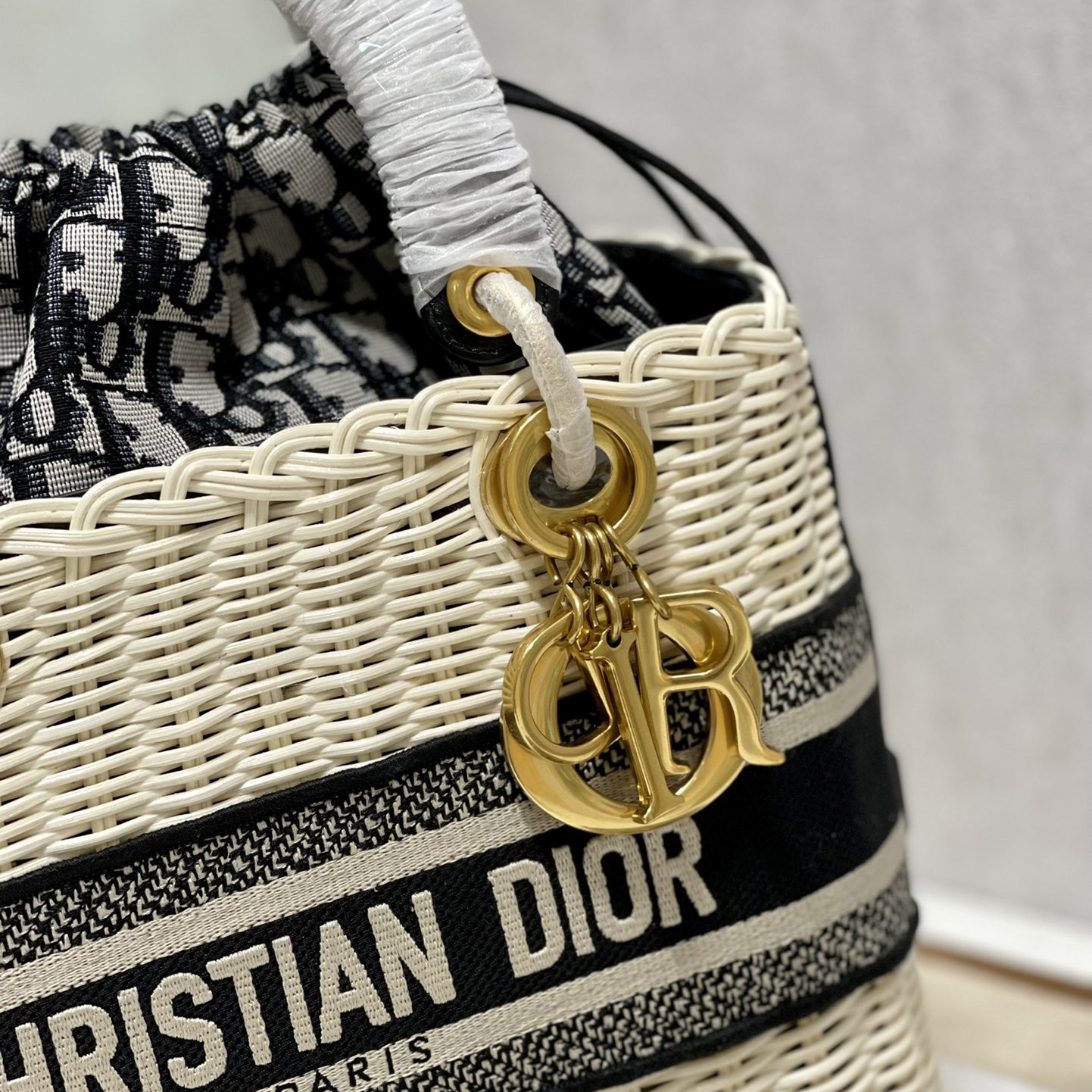 Dior Medium Lady Dior Bag(24-20-11cm) - DesignerGu