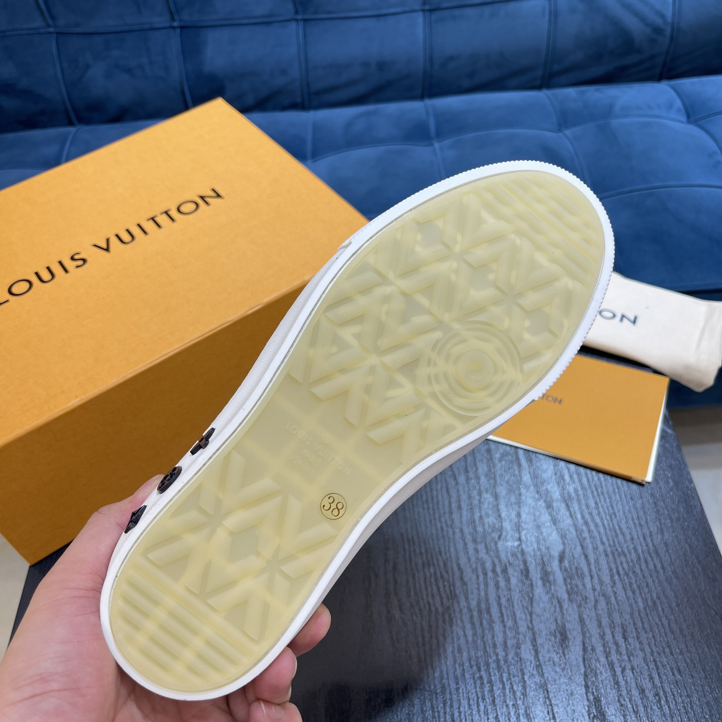 Louis Vuitton LV Ollie Sneaker       1AA7ME - DesignerGu