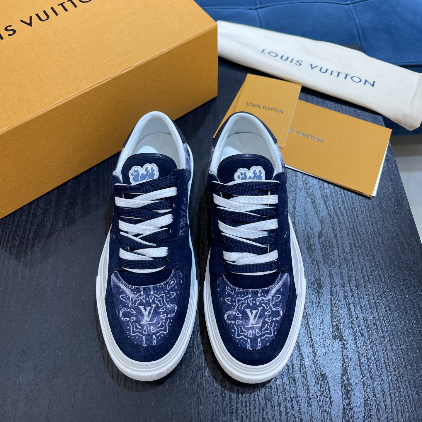 Louis Vuitton LV Ollie Sneaker       1AA7ME - DesignerGu