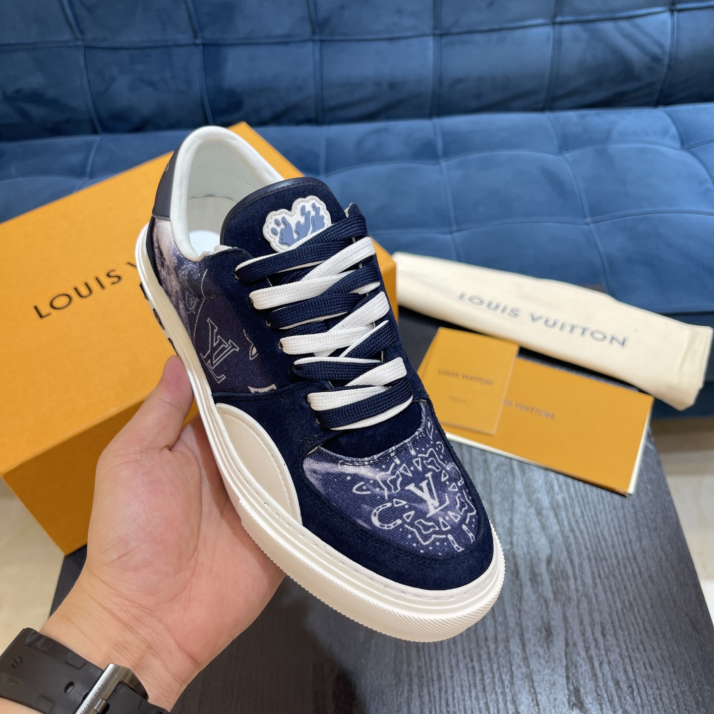 Louis Vuitton LV Ollie Sneaker       1AA7ME - DesignerGu