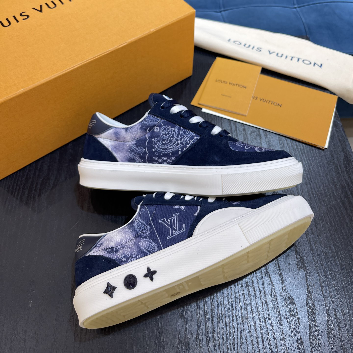 Louis Vuitton LV Ollie Sneaker       1AA7ME - DesignerGu