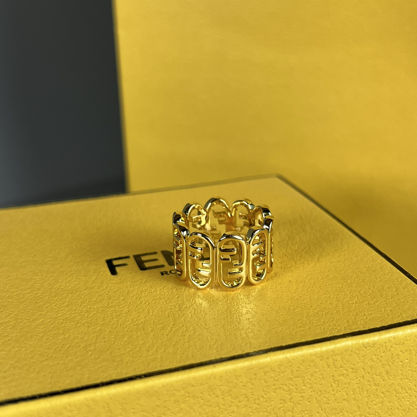 Fendi Fendi O’Lock Gold-Coloured Ring - DesignerGu