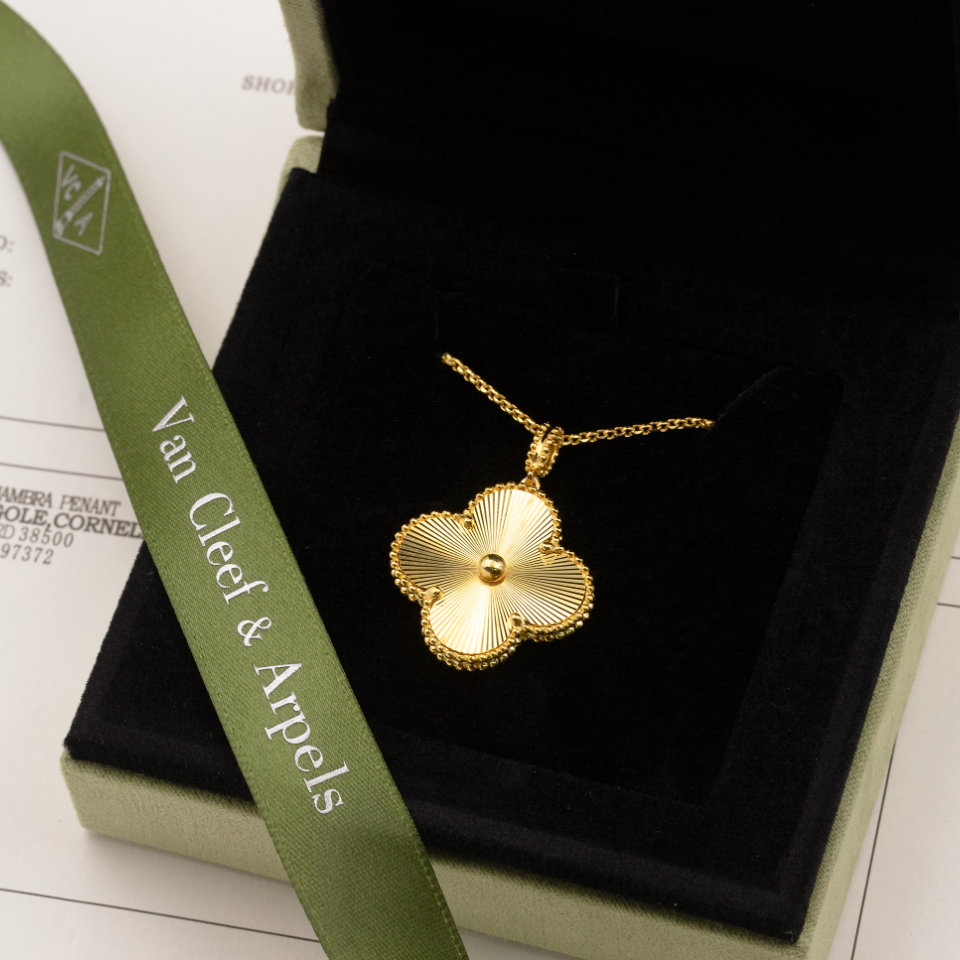 Van Cleef & Arpels Magic Alhambra Long Necklace In Yellow Gold - DesignerGu