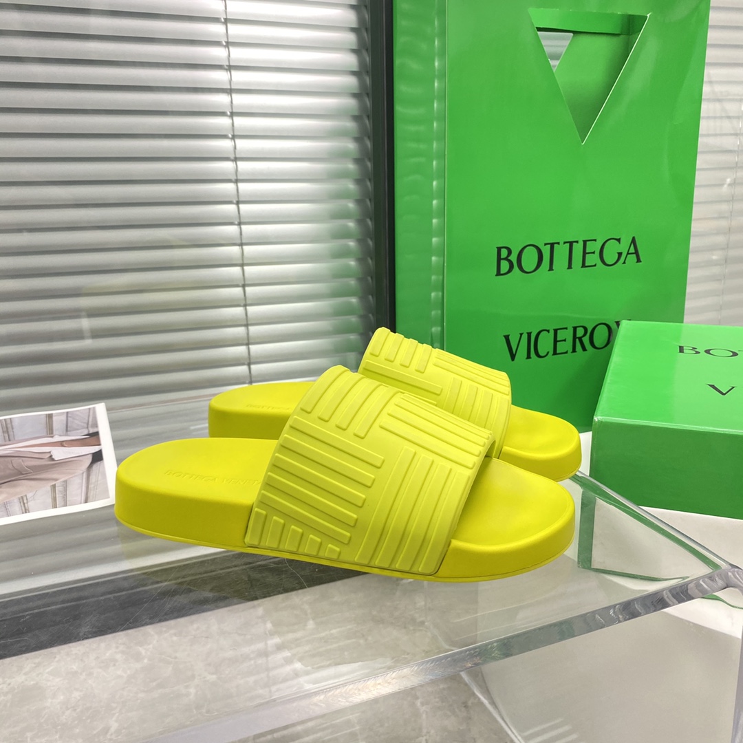 Bottega Veneta Rubber slides - DesignerGu