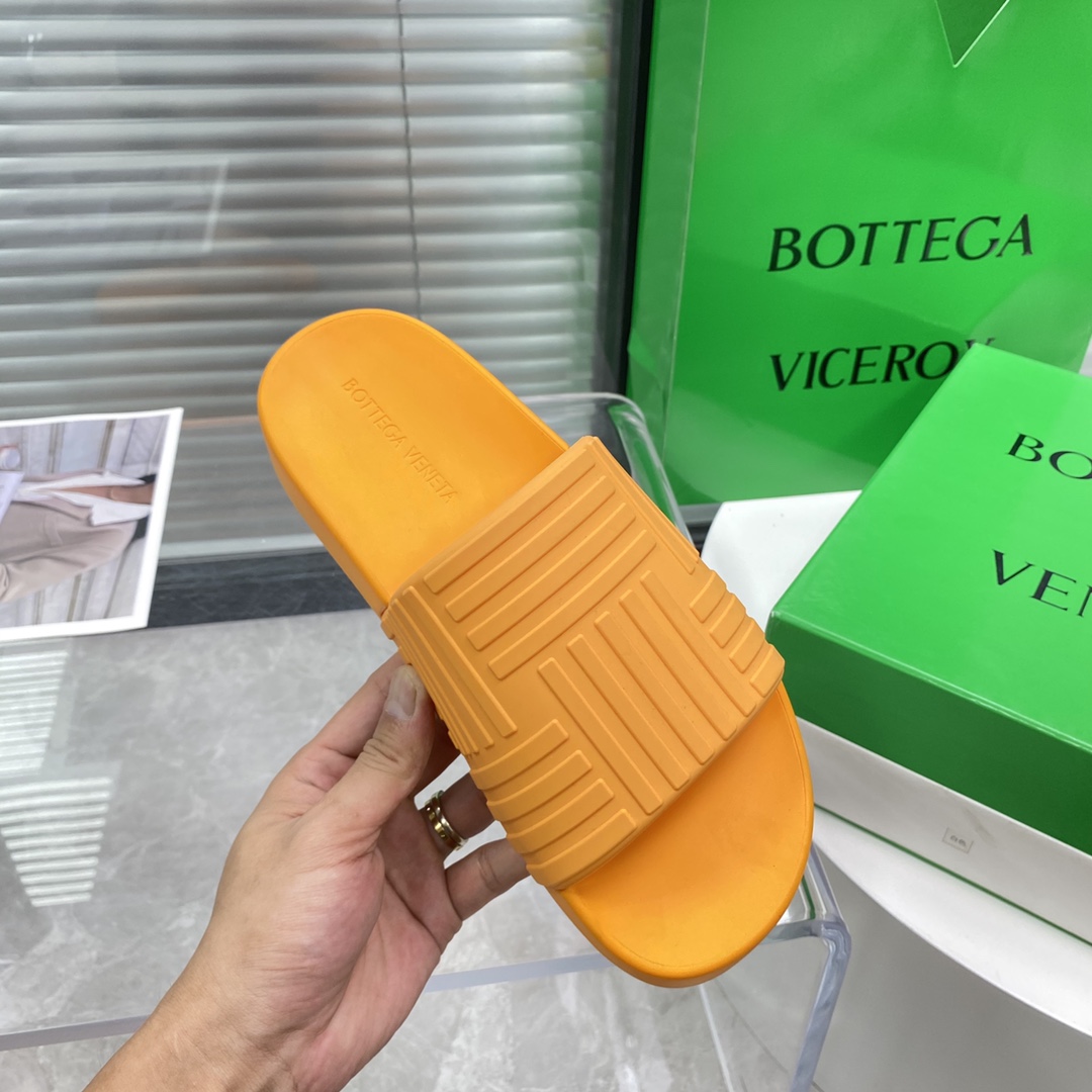 Bottega Veneta Rubber slides - DesignerGu