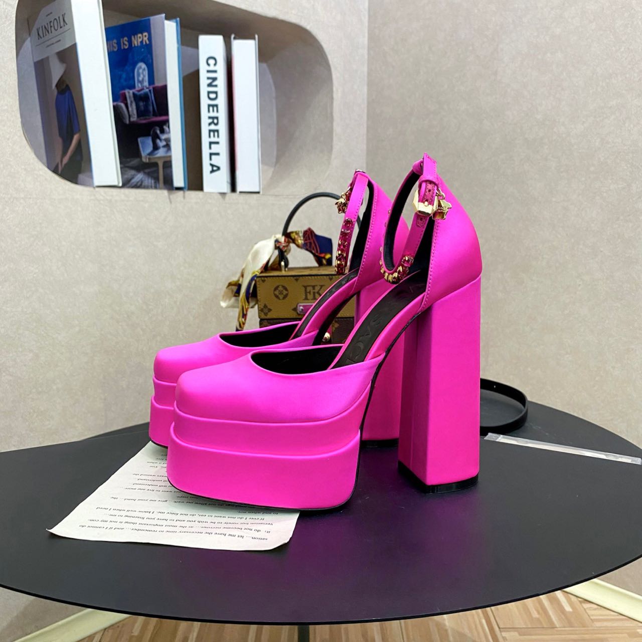 Versace Medusa Aevitsa Platform Pumps(15.5cm) - DesignerGu