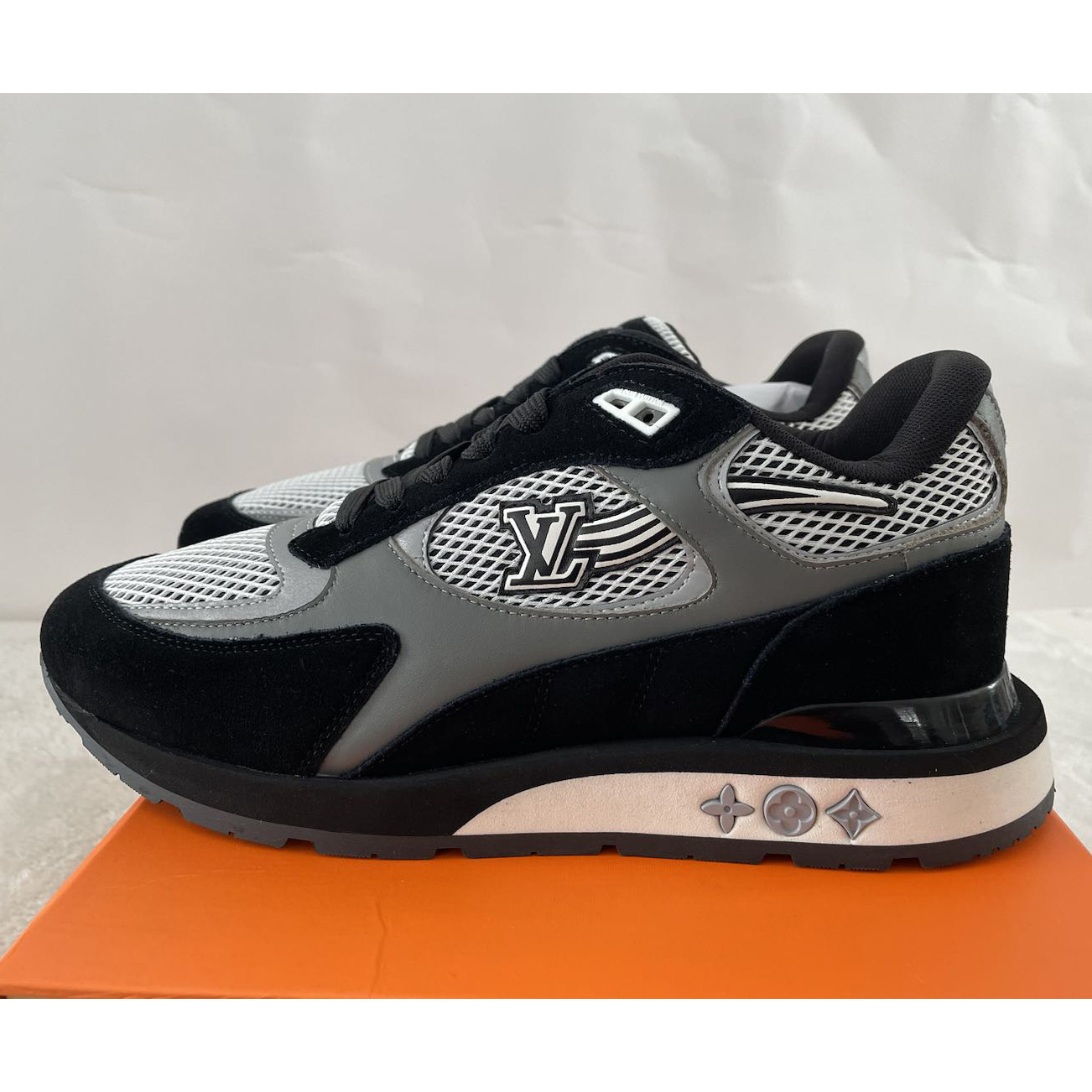 Louis Vuitton Run Away Sneaker(Upon Uk Size)     1A9J1C - DesignerGu