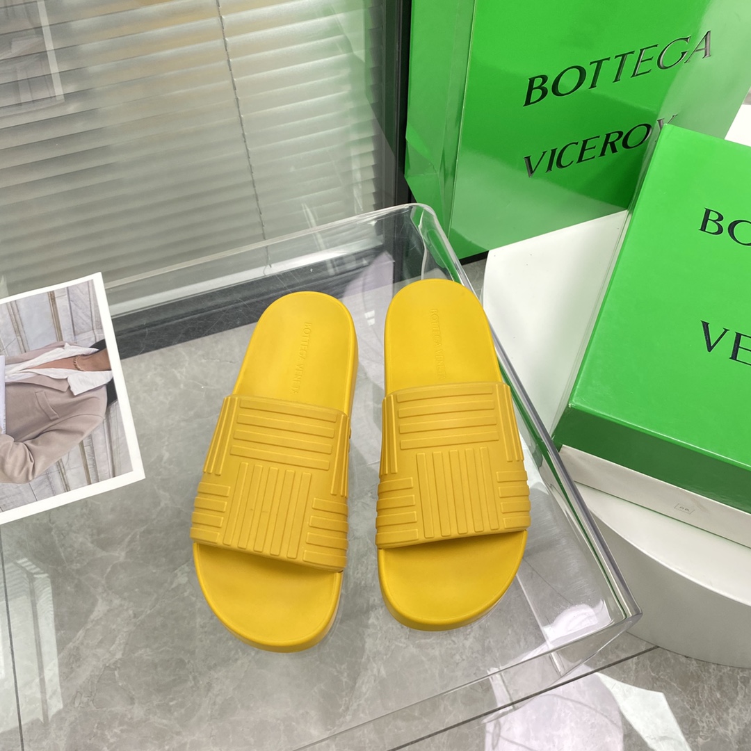 Bottega Veneta Rubber Slides - DesignerGu