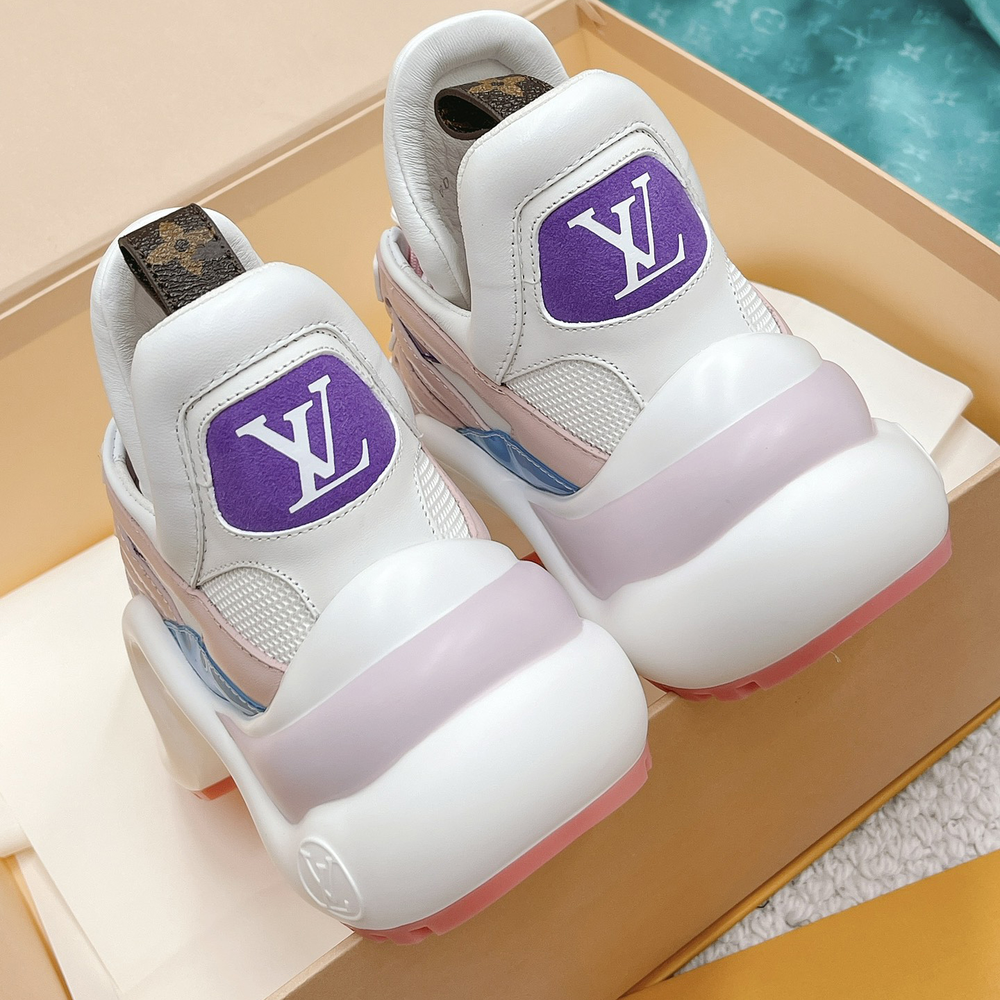 Louis Vuitton LV Archlight Sneaker    - DesignerGu