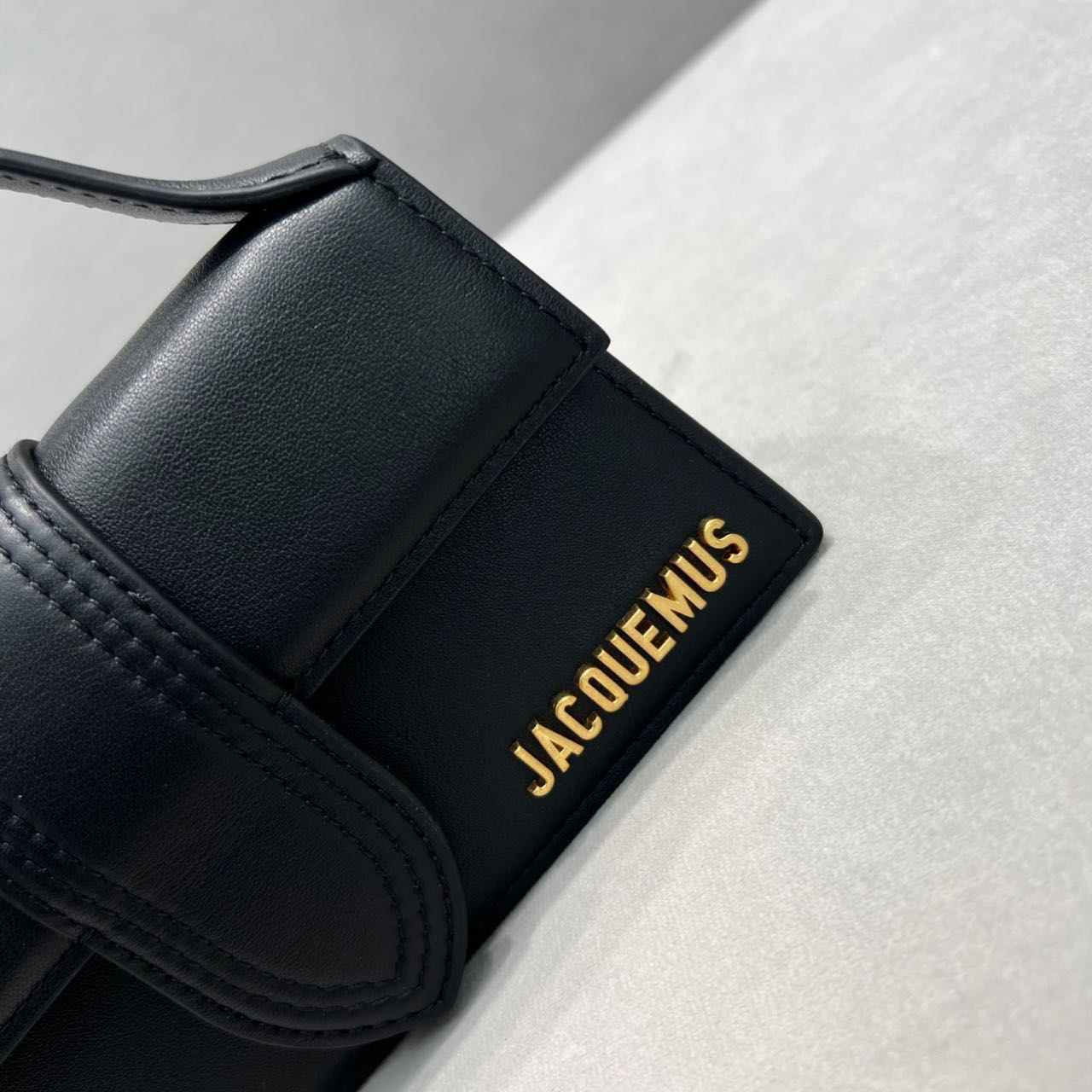 Jacquemus Le Grand Bambino Handbag With Adjustable Crossbody Strap(24-13-7CM) - DesignerGu