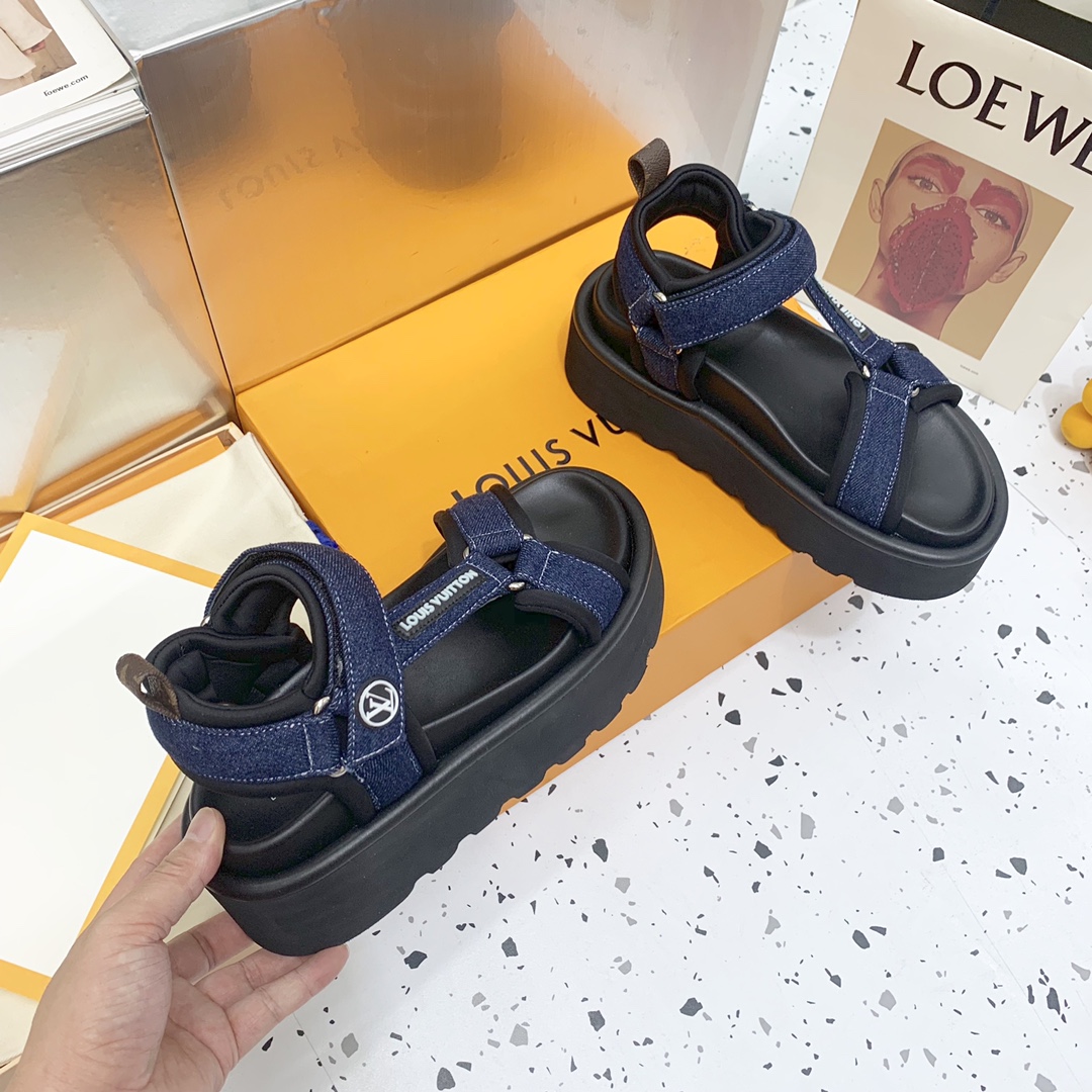 Louis Vuitton Pool Pillow Flat Comfort Sandal       - DesignerGu