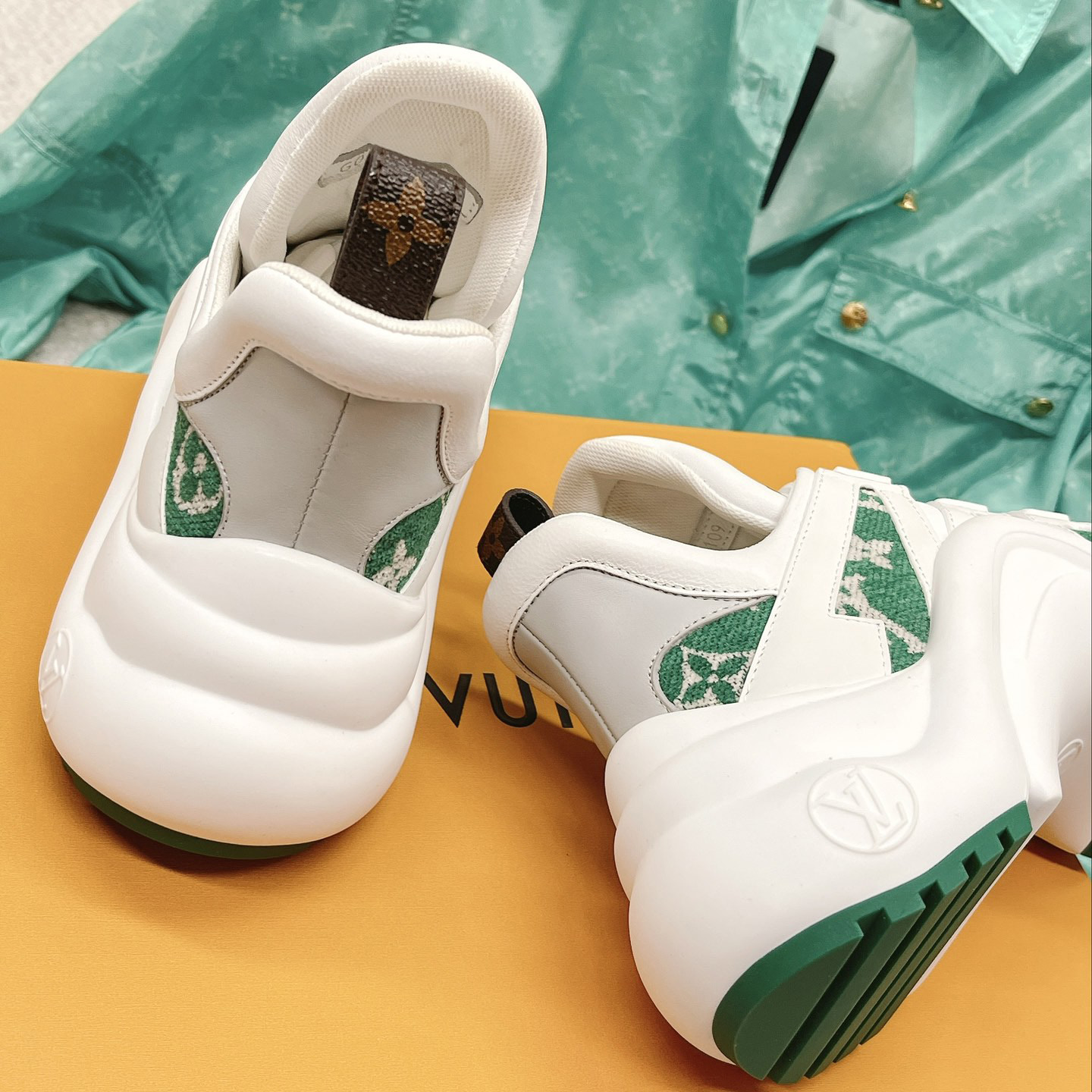 Louis Vuitton LV Archlight Sneaker     1AACT2 - DesignerGu