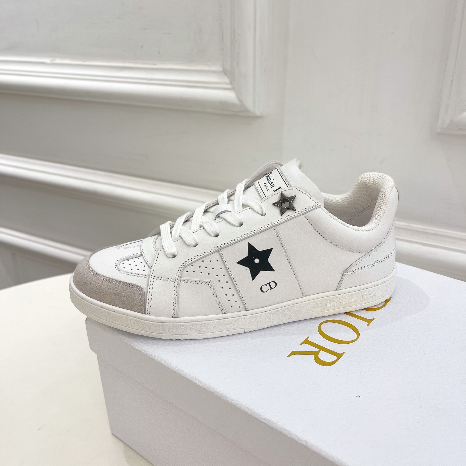 Dior Star Sneaker  - DesignerGu